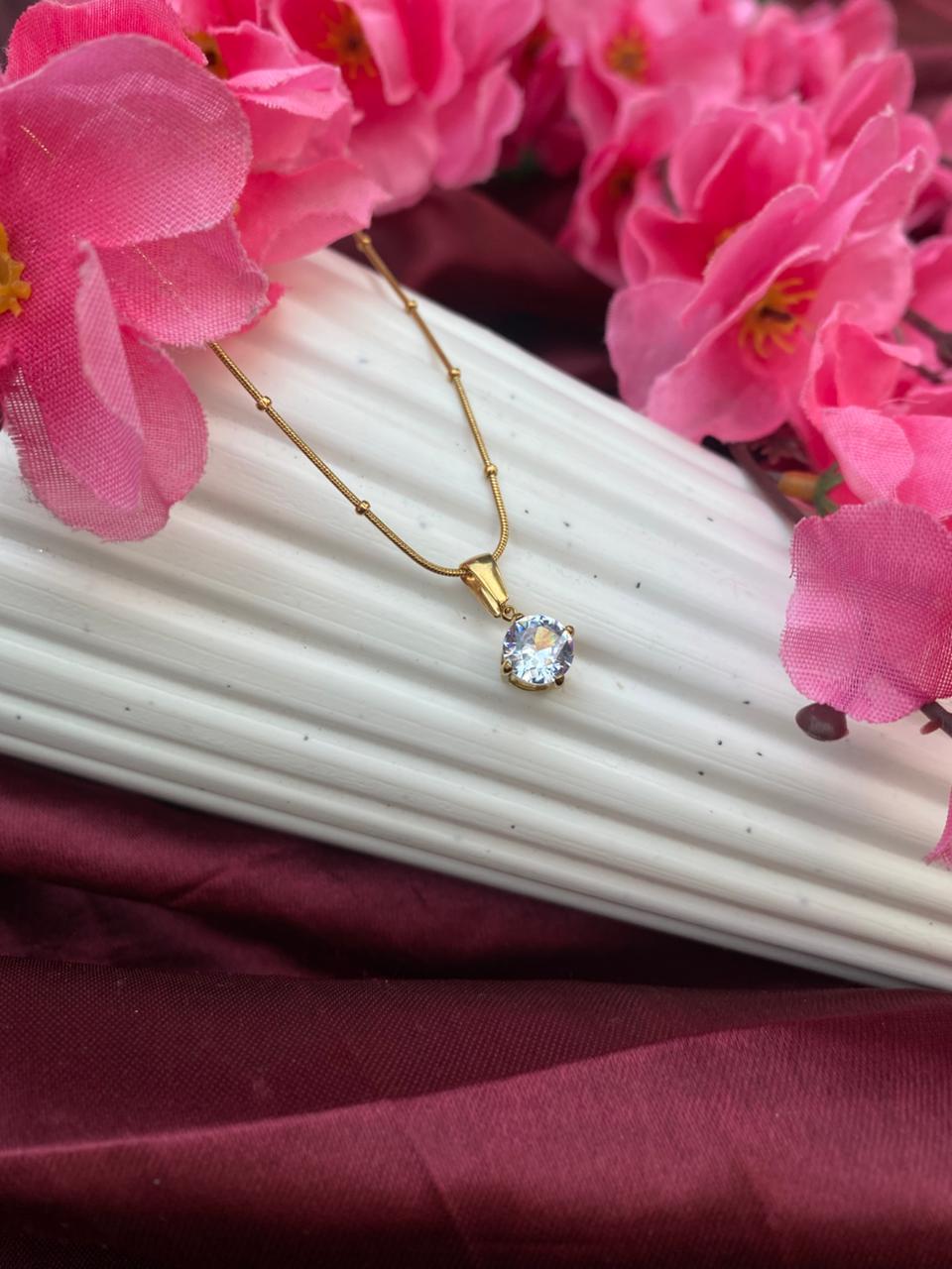 Elegant Solitaire Pendant Necklace