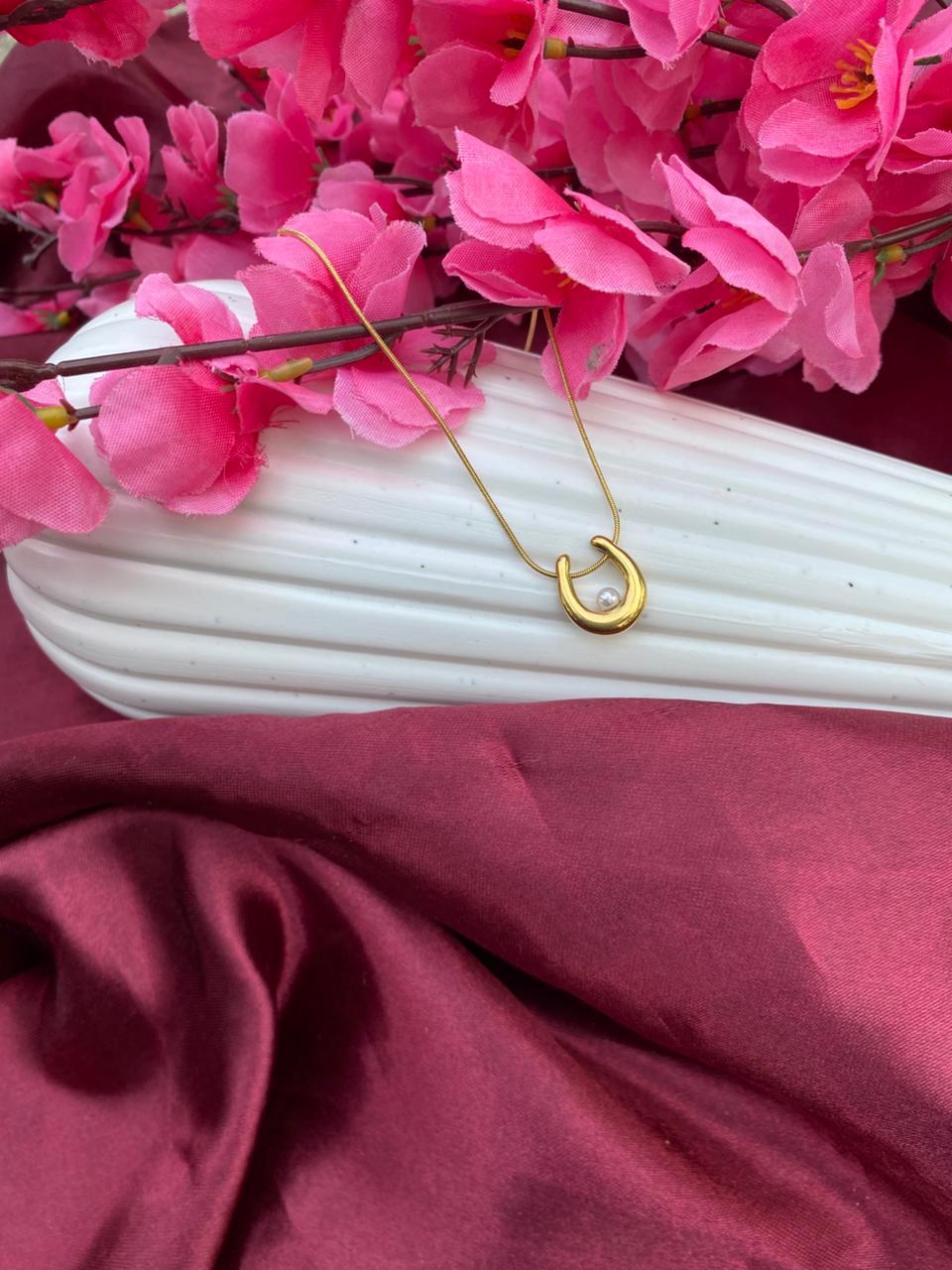 ANTI TARNISHED Crescent Pendant Necklace