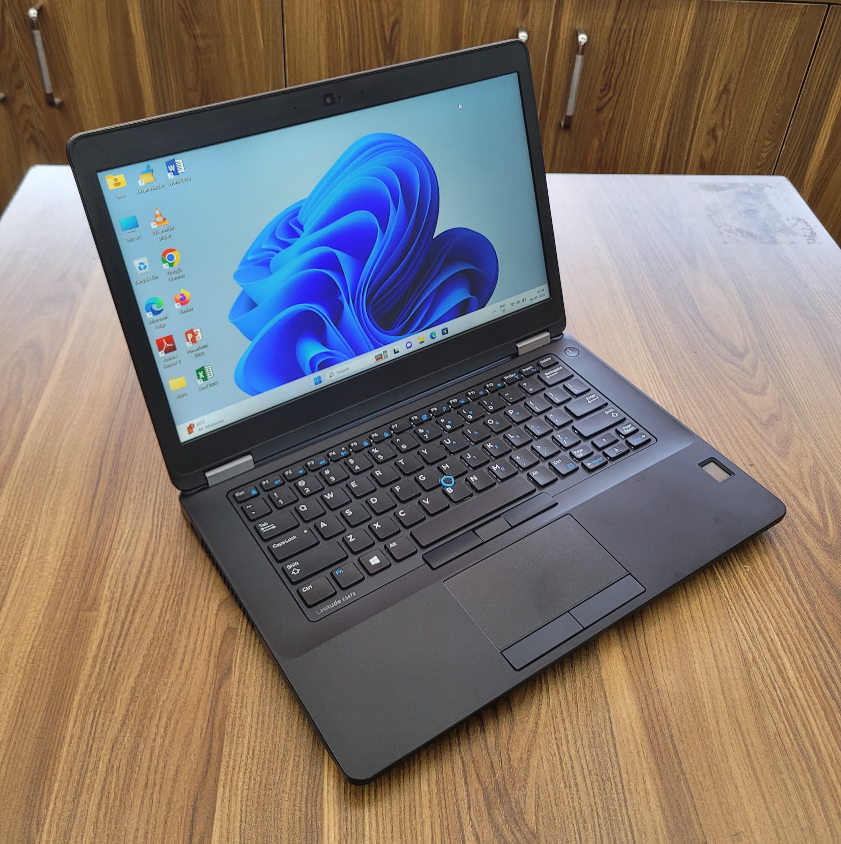  Dell latitude i5 laptop and 8GB RAM and 256GB SSD,Windows 11pro OS