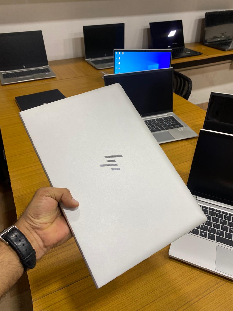 Hp slim metal body i5 Laptop with 8GB RAM and 256GB SSD win 11 original OS