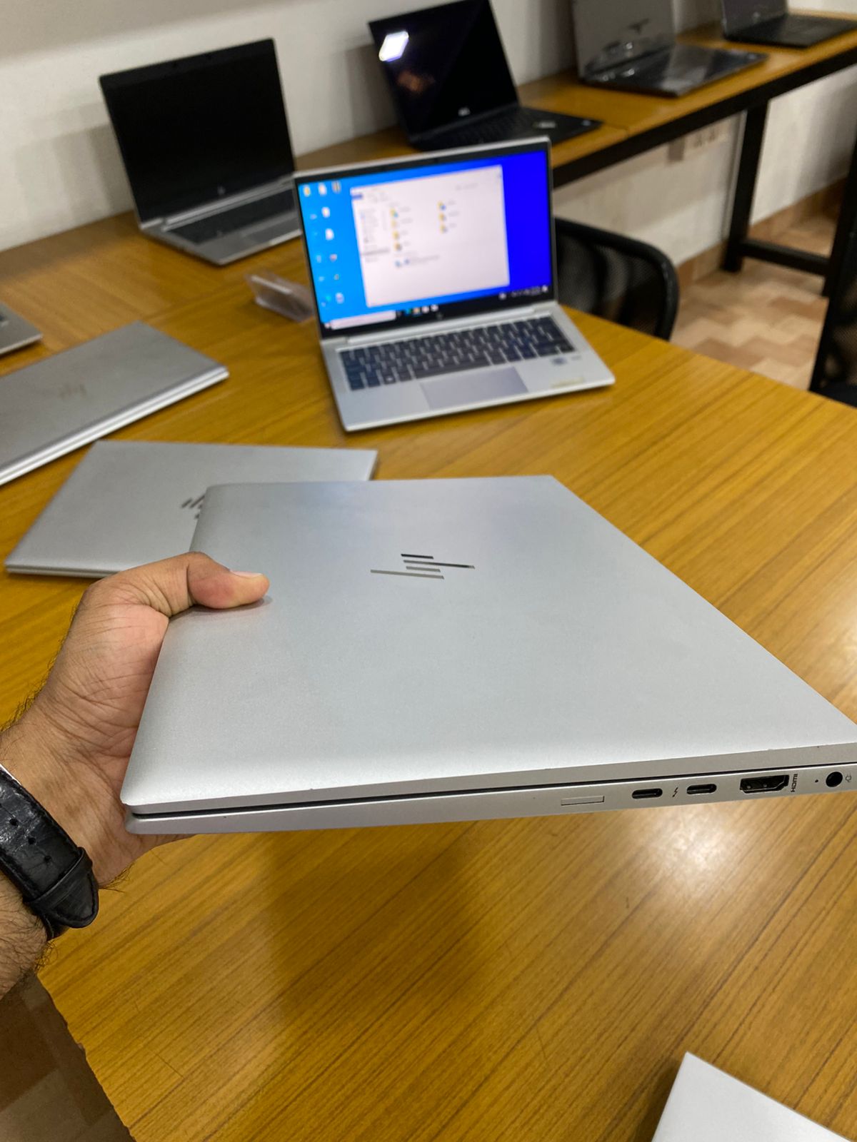 Hp slim metal body i7-11th Gen Laptop with 16GB RAM and 512GB SSD win 11 original OS