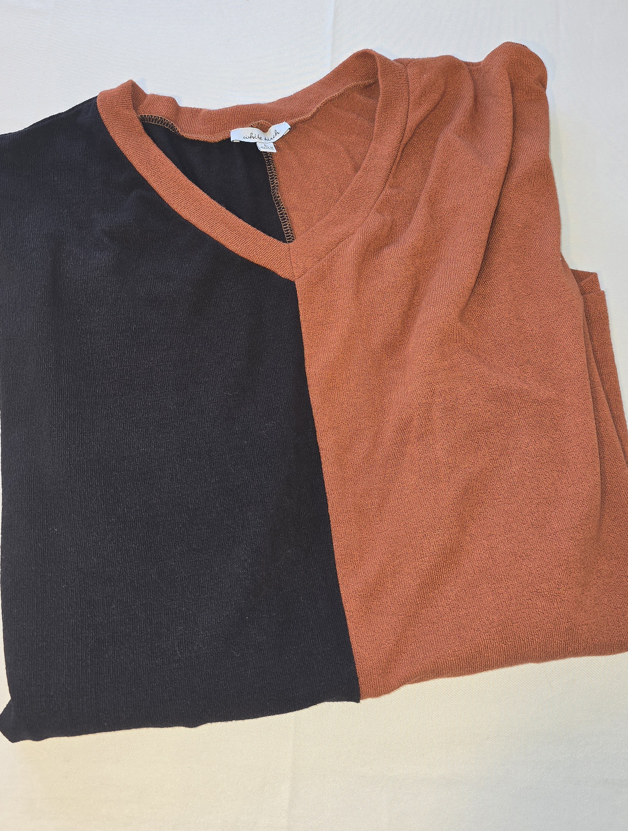 Colorblock V-Neck Top- white birch