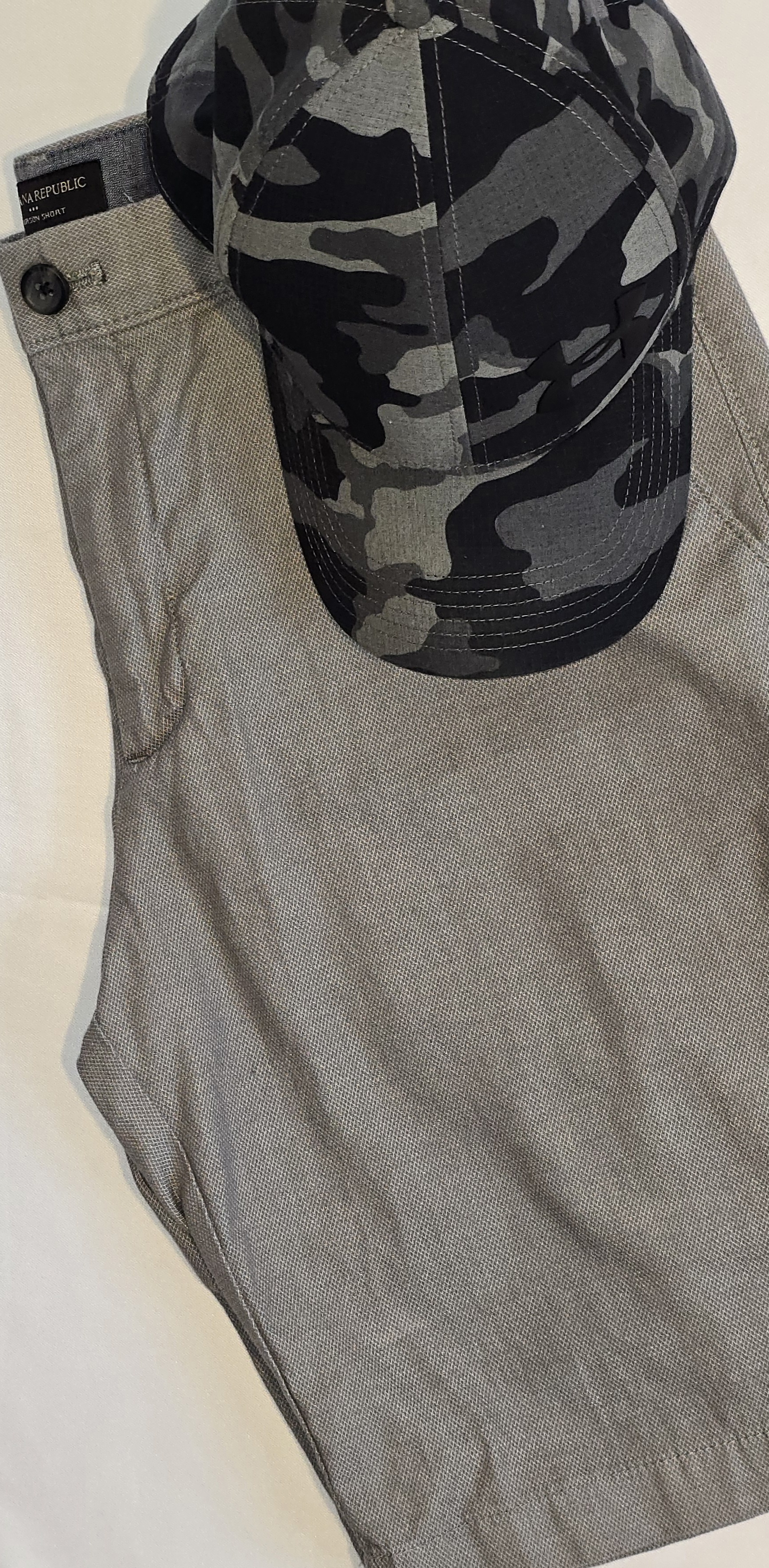 Men's Gray Banana Republic Shorts- size 33