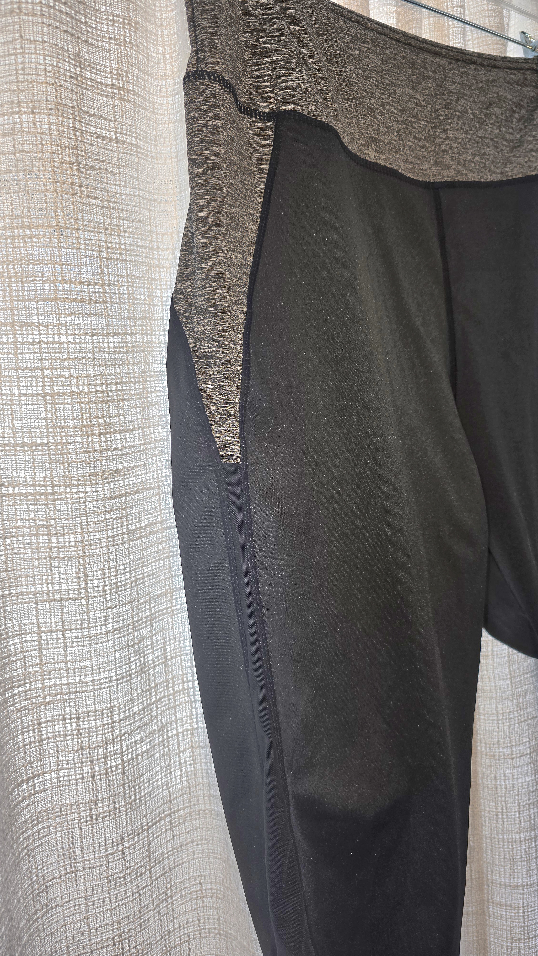 Women's Black Athletic Capri Pants- SHEIN