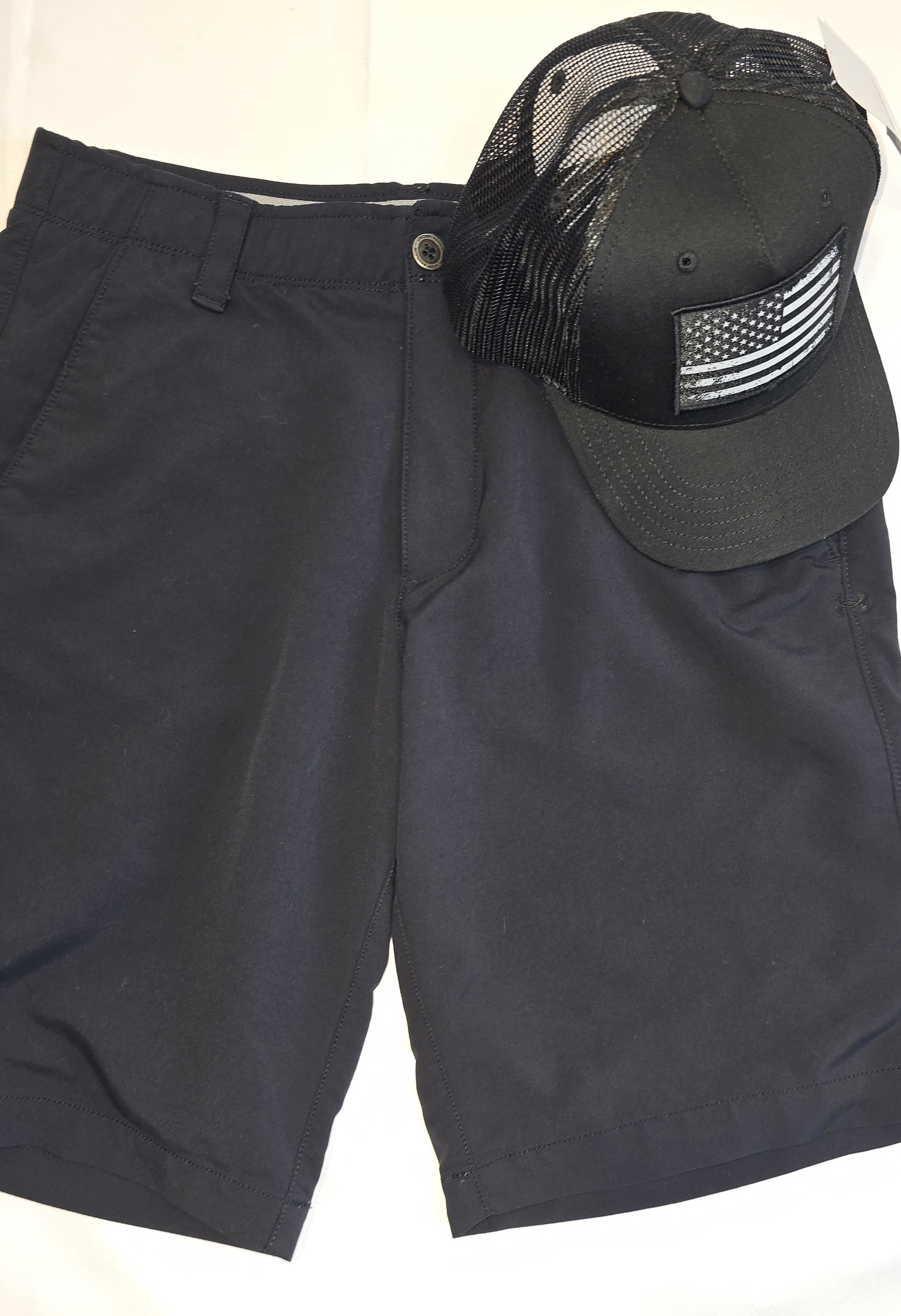 Men's Black Heat Gear Under Armour -size 32