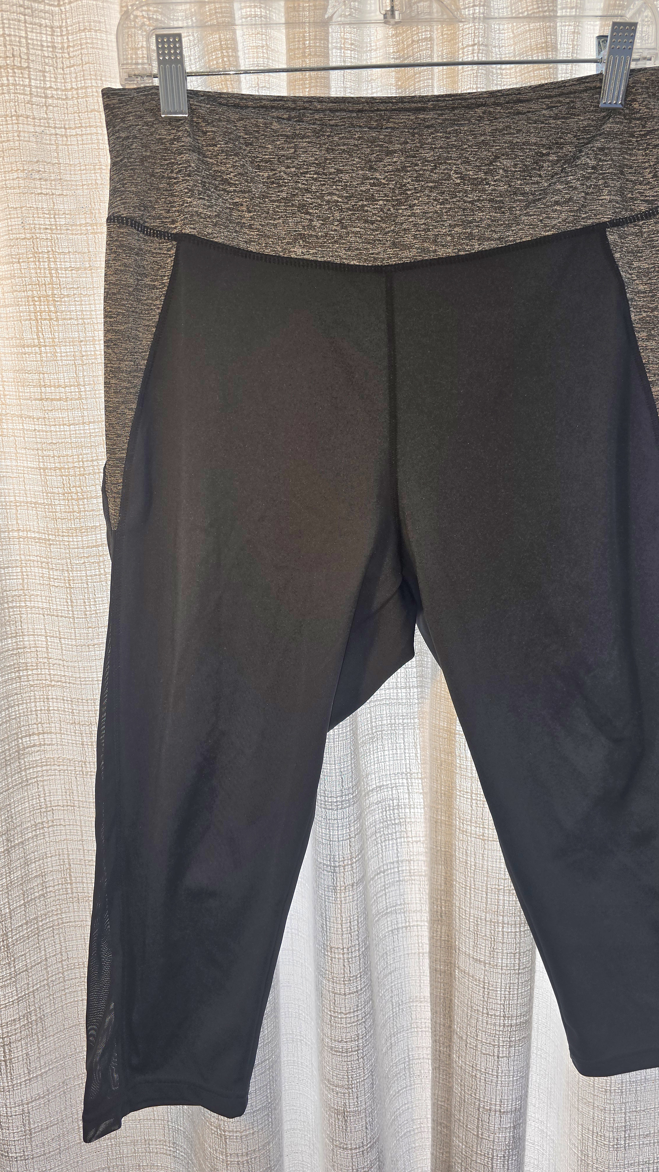 Women's Black Athletic Capri Pants- SHEIN