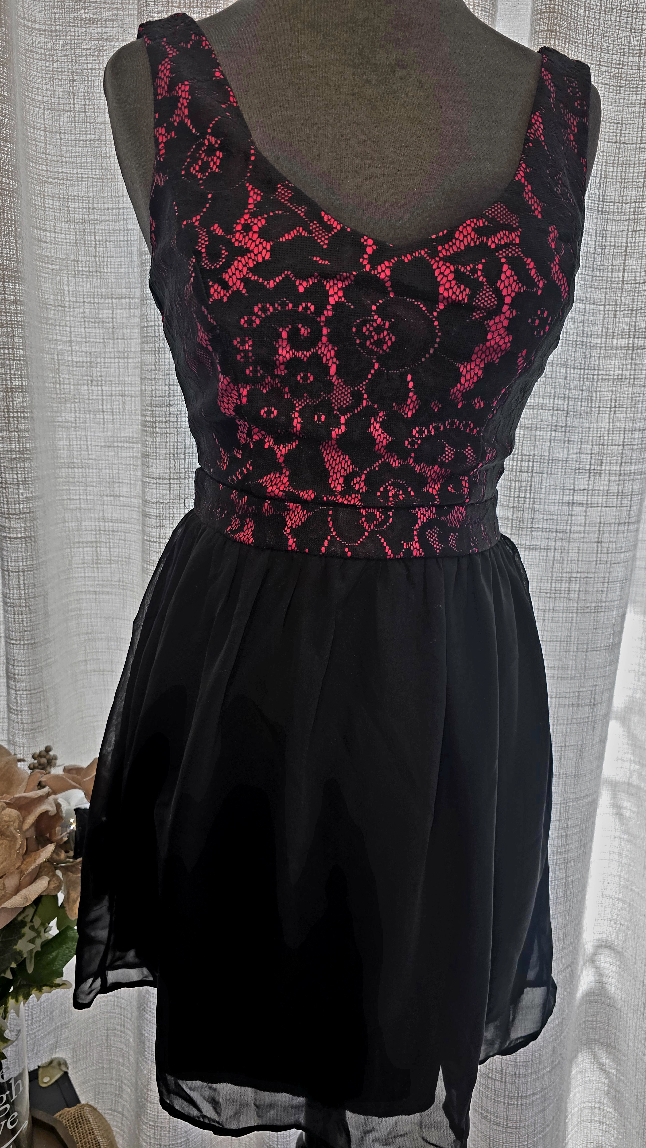 Sleeveless Lace Party Dress- BeBop