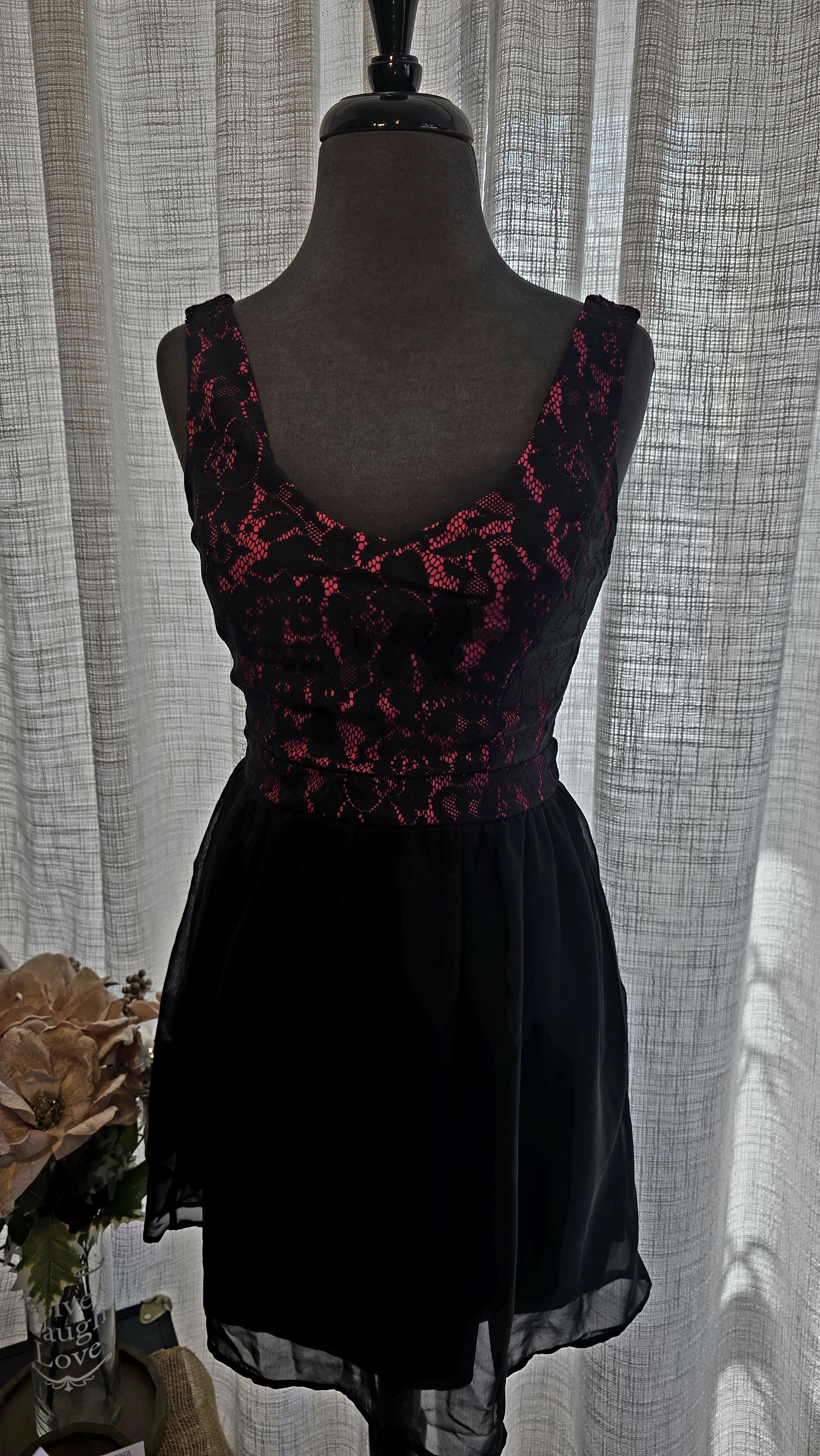 Sleeveless Lace Party Dress- BeBop