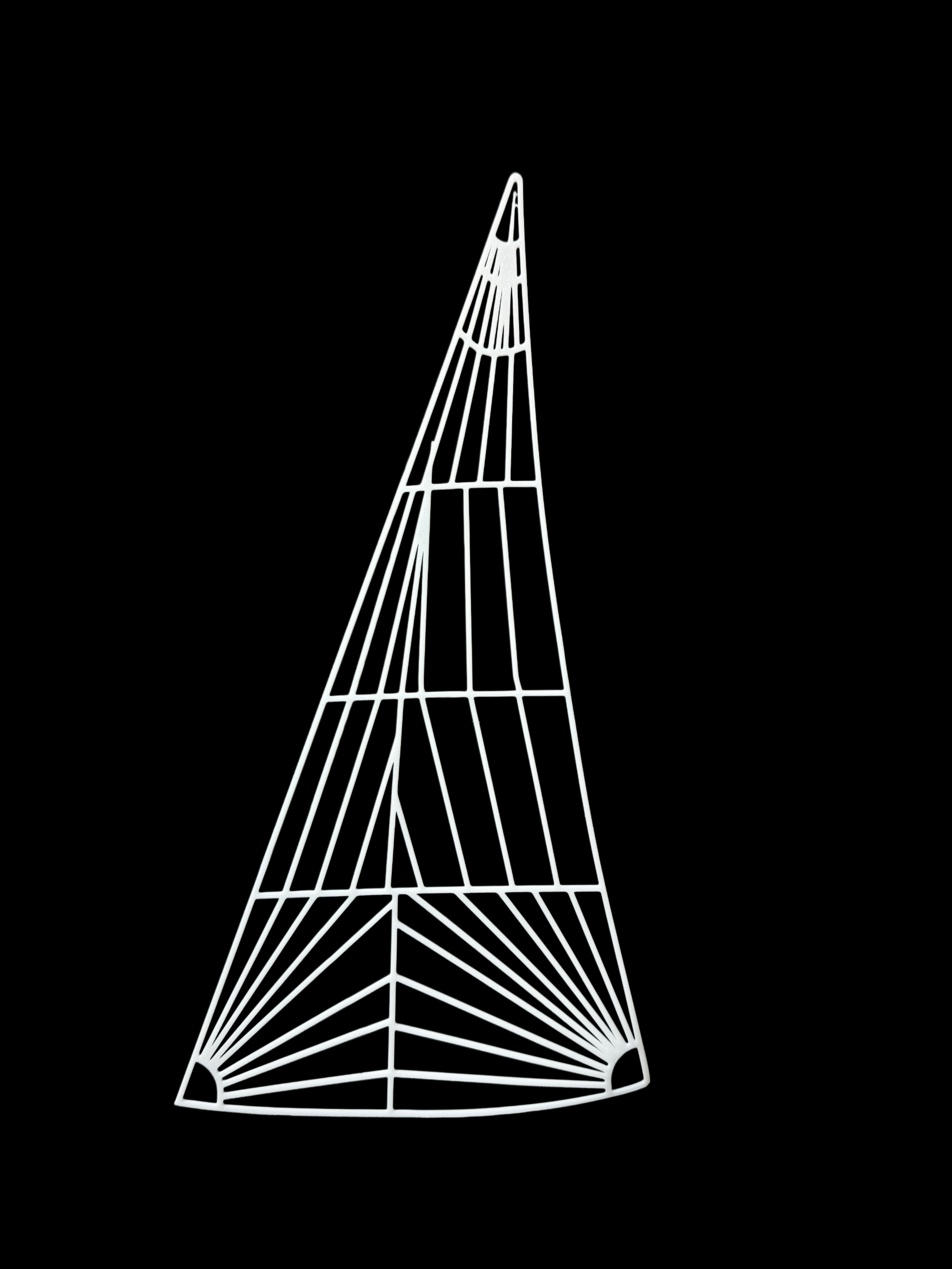 Structure décorative géométrique – Voile tri-radiale – Hauteur 35 cm