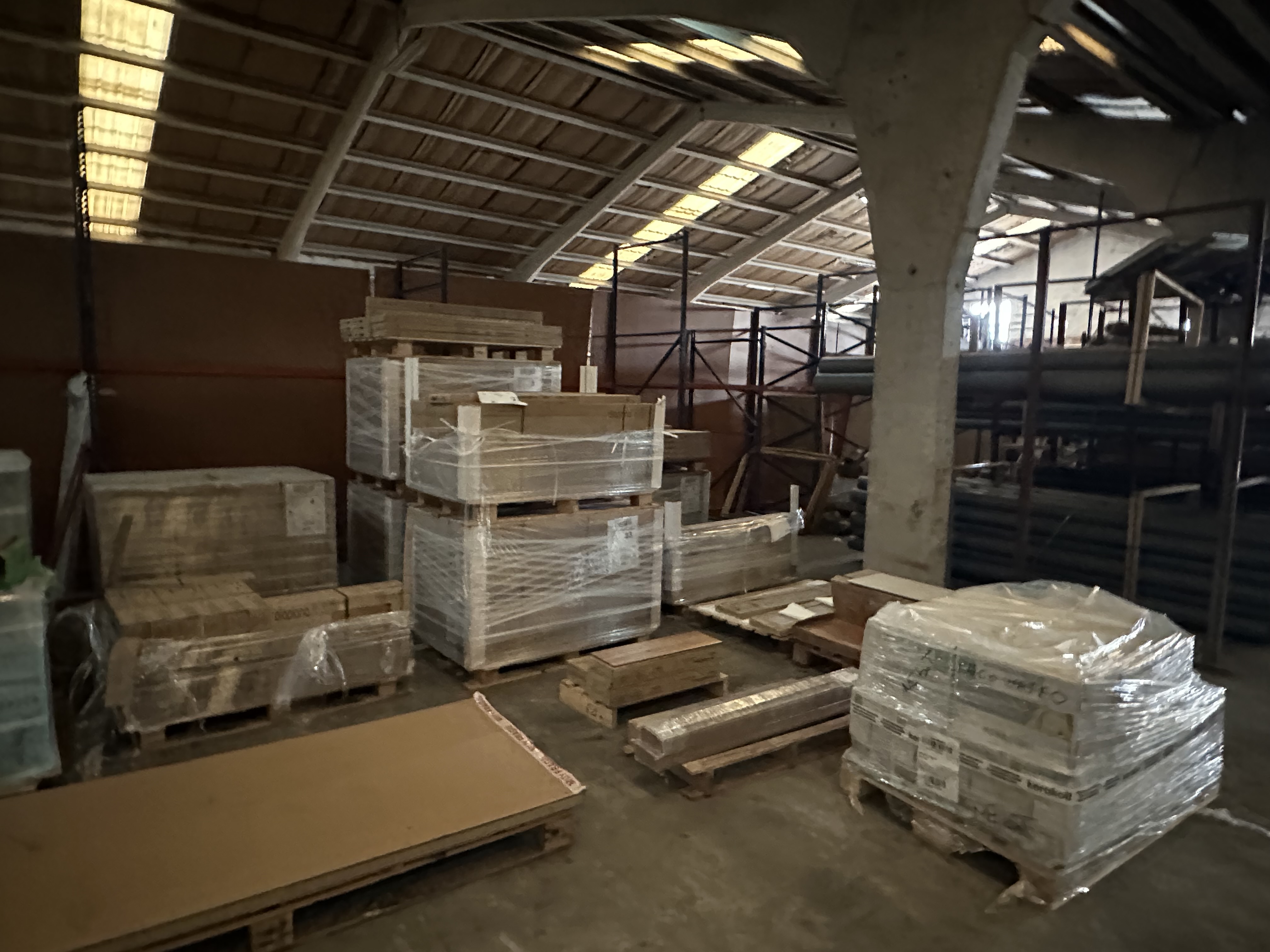 LOTE DE PRODUCTOS DE CONSTRUCCIÓN