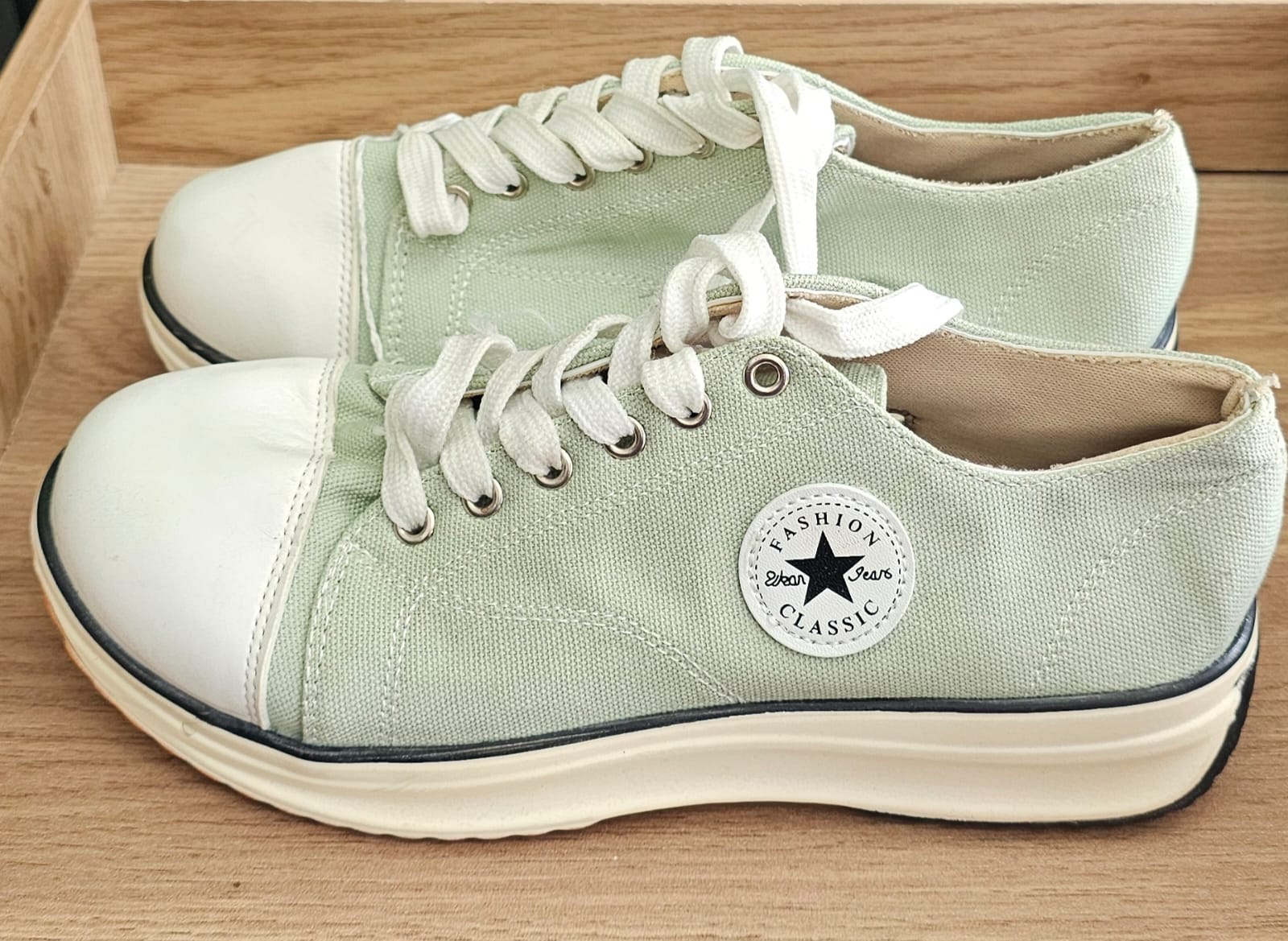Super Style Children’s Canvas Sneakers – Light Green (UK 3 / EU 36)