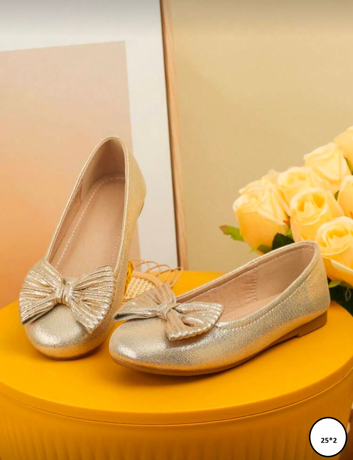 Ballerines dorées avec nœud