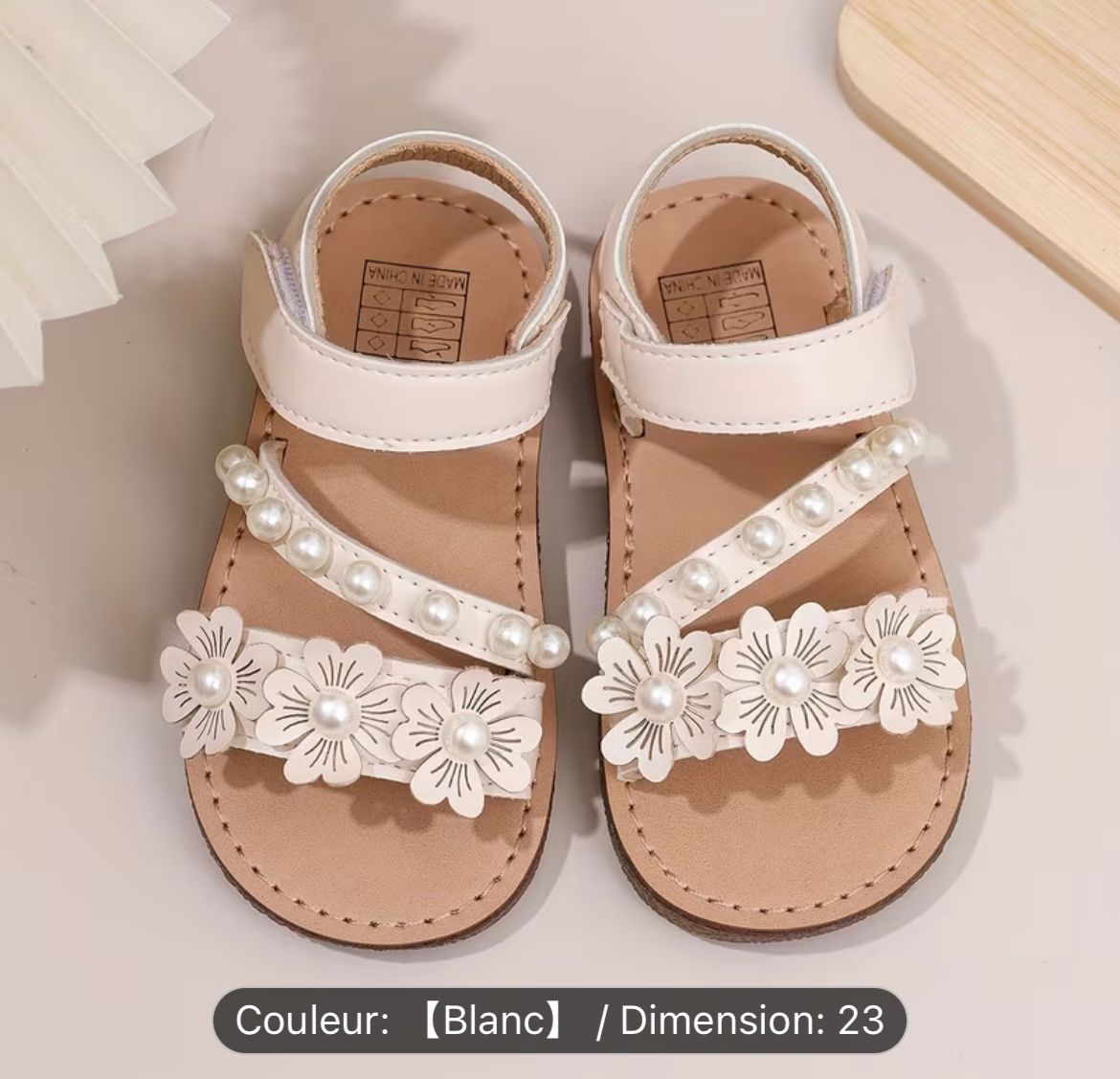 Sandales bébé en perles et fleurs