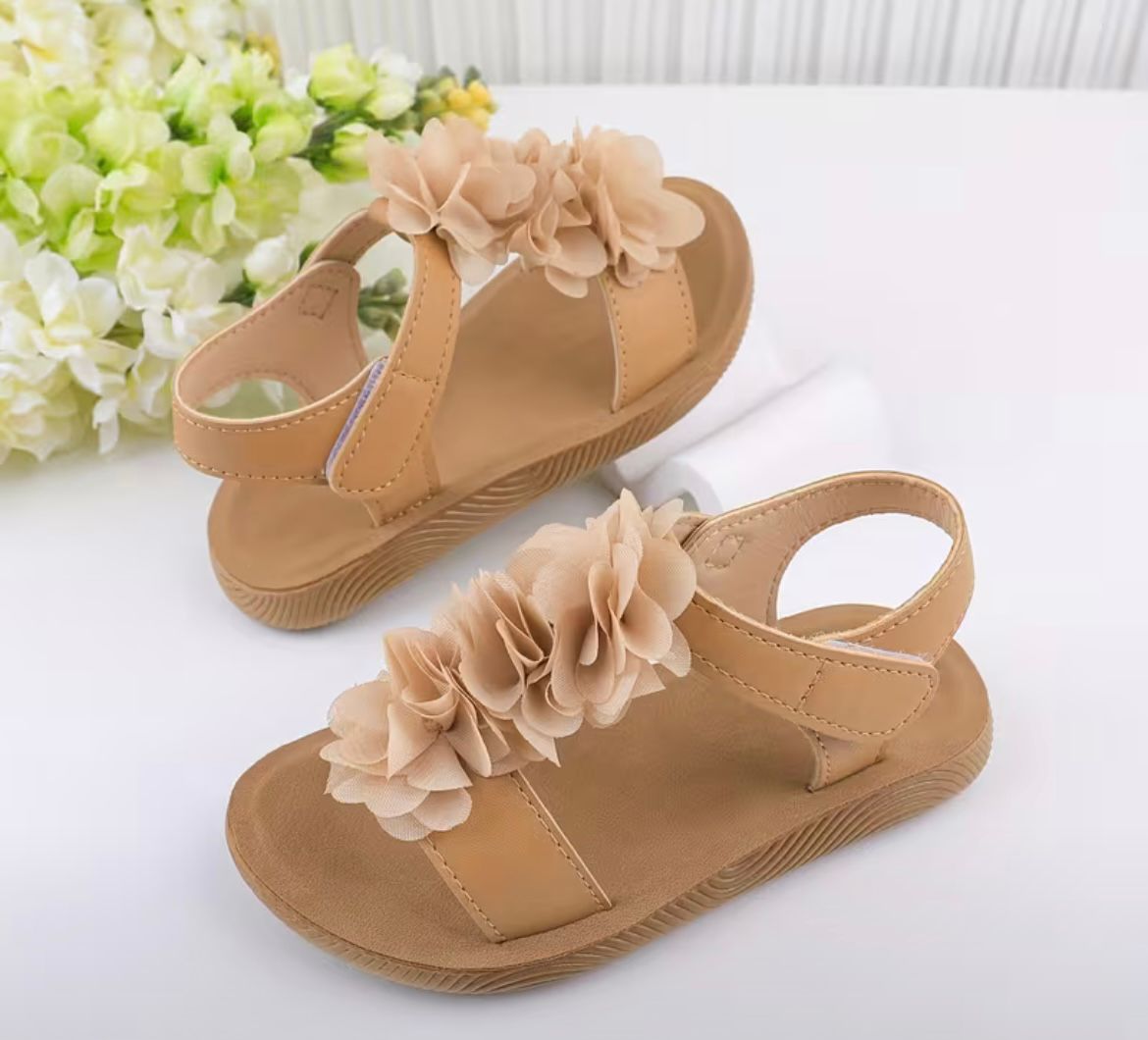 Sandales fleuries pour enfant