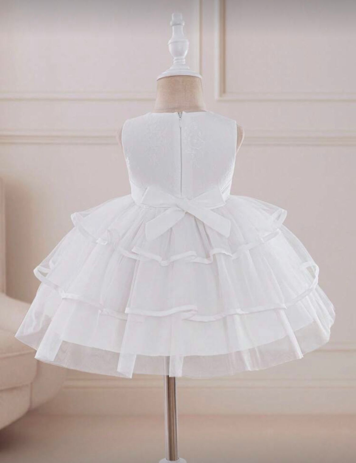 Robe bébé blanche élégante