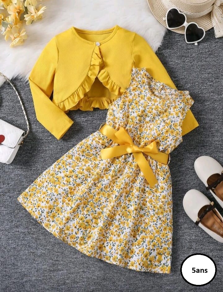 Robe Fleurie avec Veste Jaune