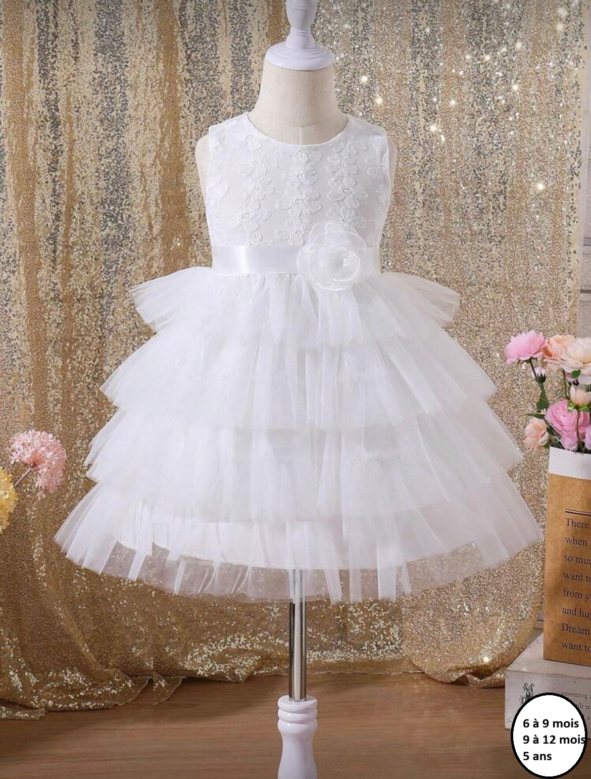 Robe blanche en dentelle pour enfant