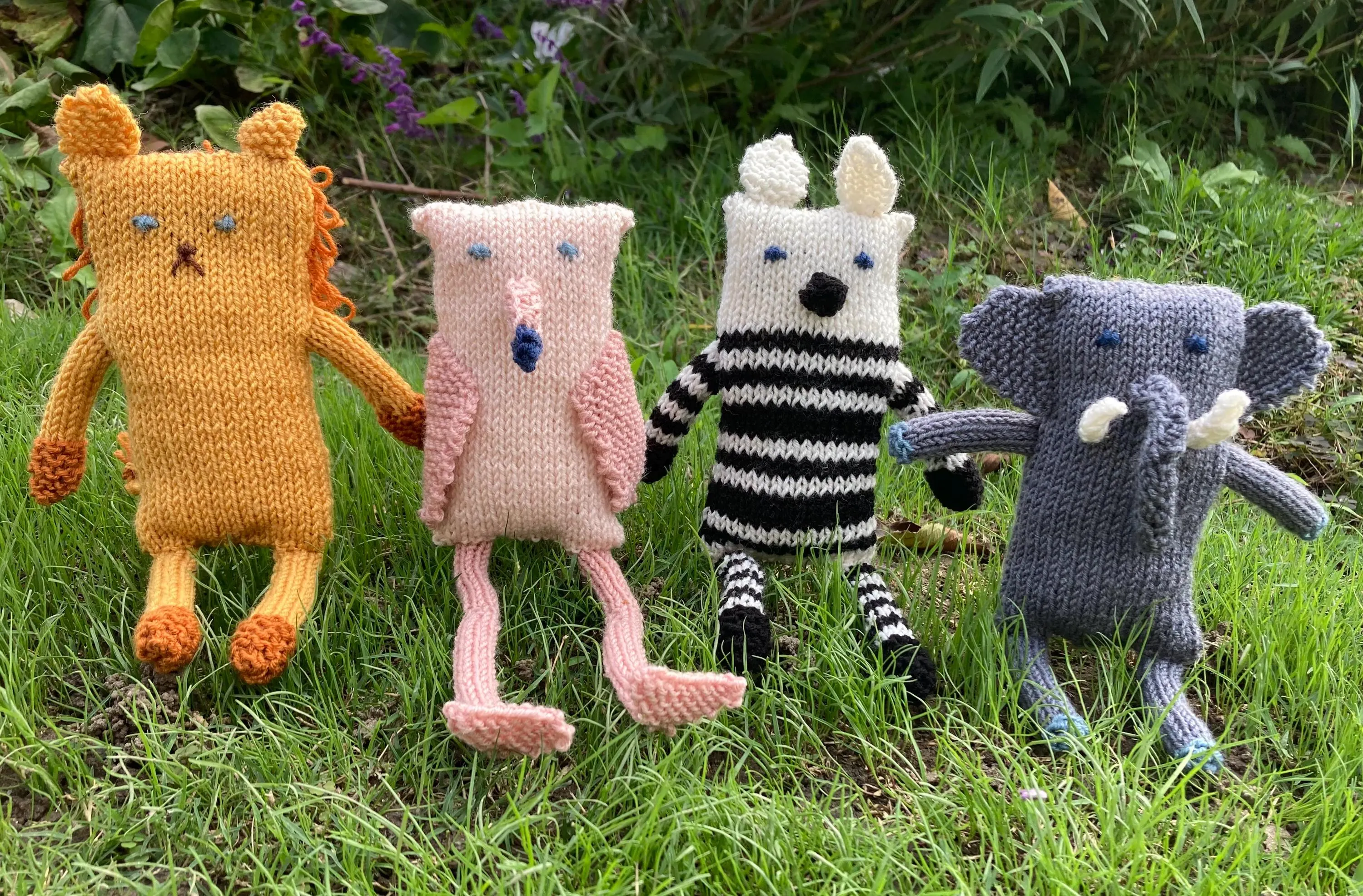 Safari animals soft toy knitting pattern