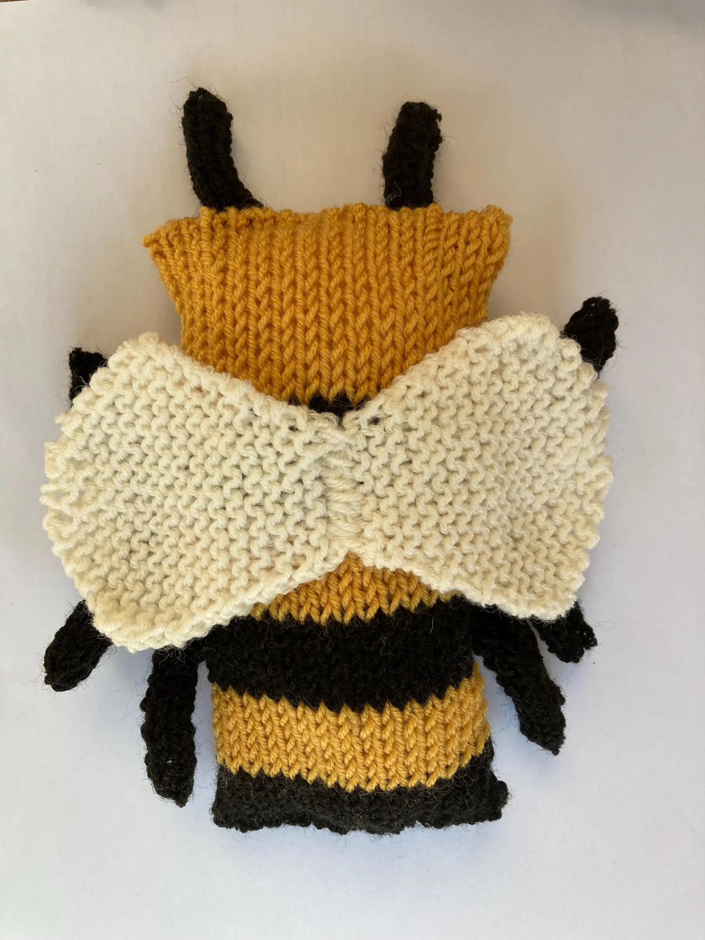 Bee soft toy knitting pattern