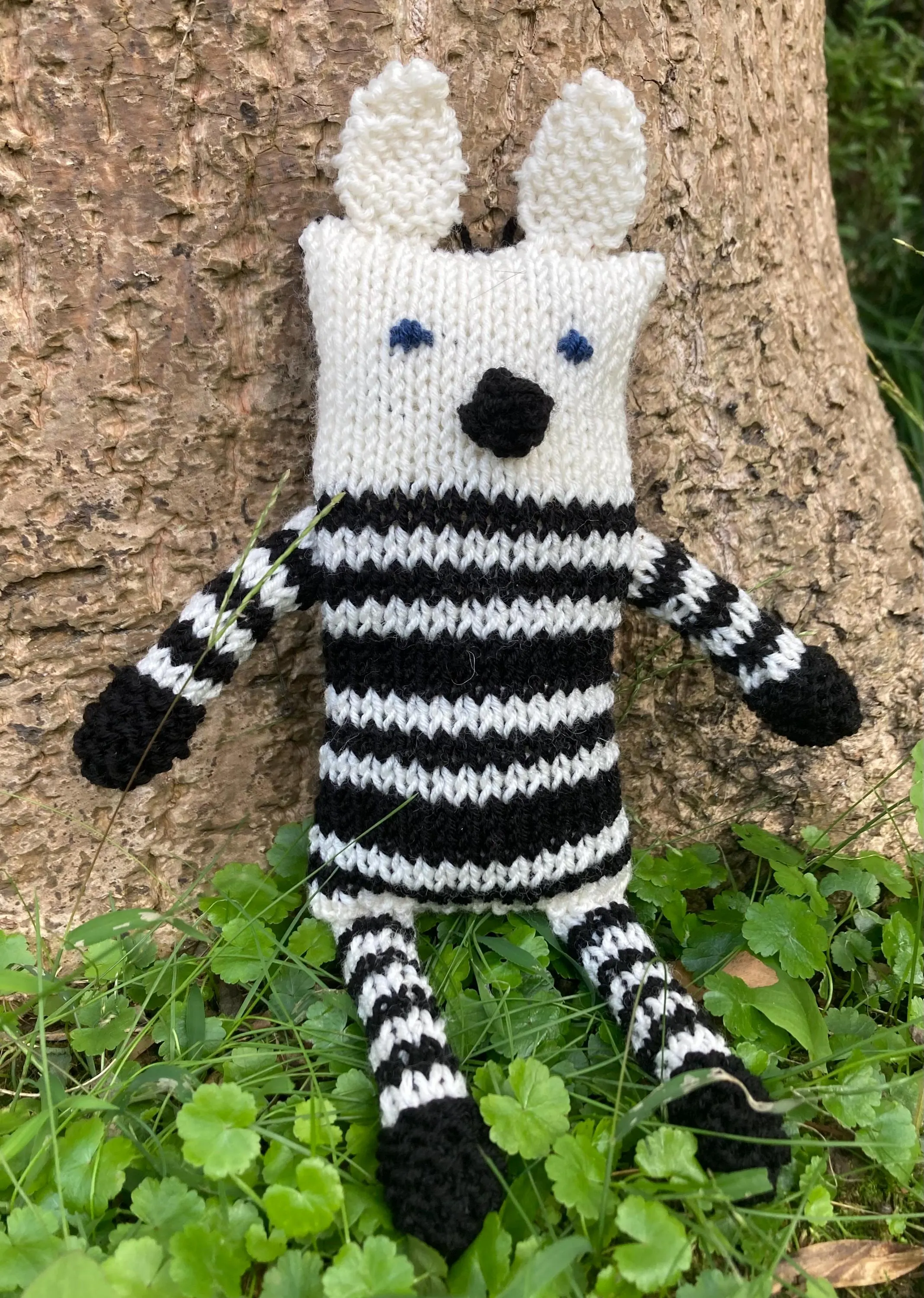 Safari animals soft toy knitting pattern