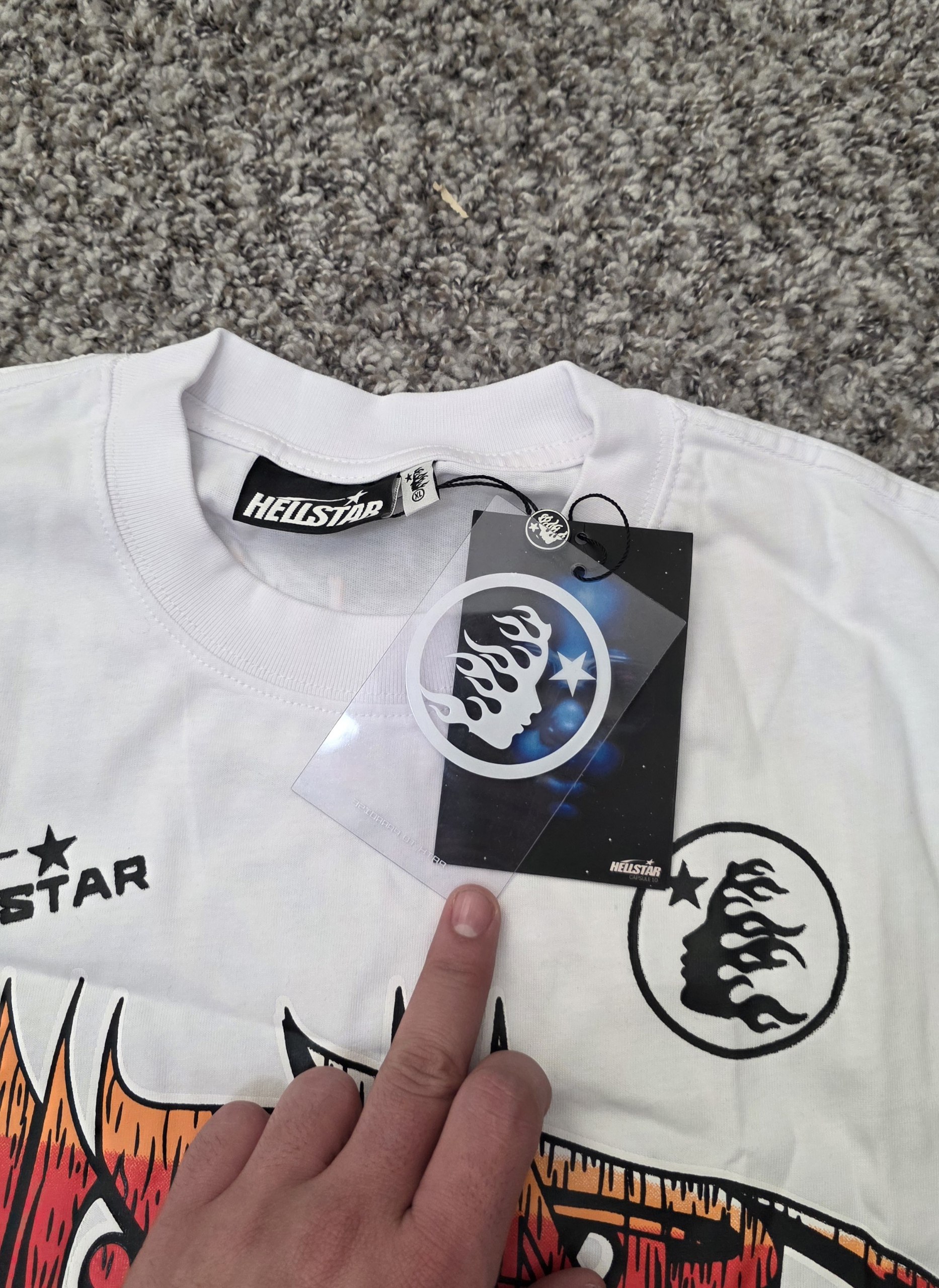 Camiseta gráfica Hellstar