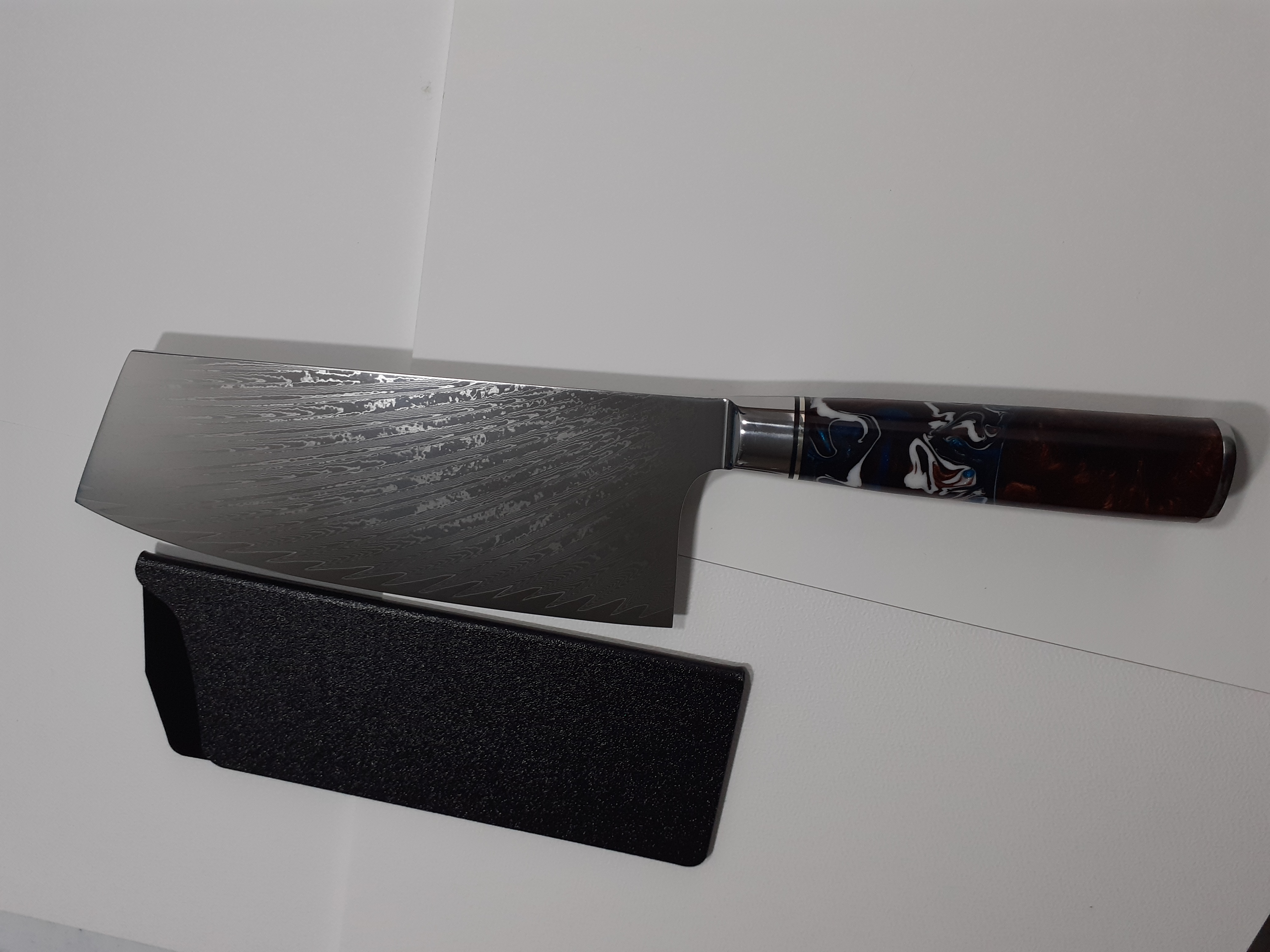 Couteau de chef damassé à Lame large de 7 cm Et longueur lame de 18,5 cm en acier 9Cr18MoV 67 feuilles HRC:58-60