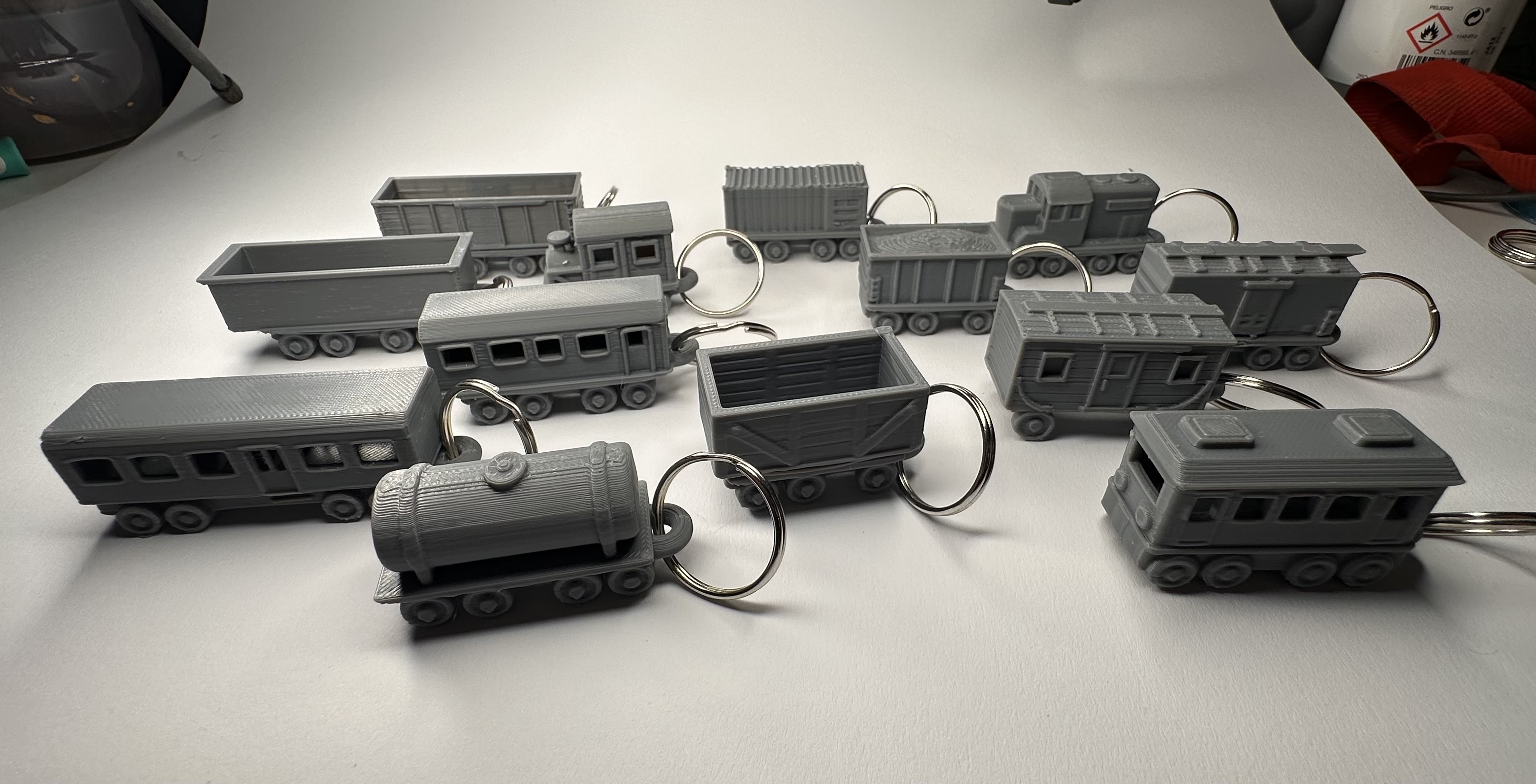 PACK 13 LLAVEROS DE TRENES DE GRAFFITI Archivo digital STL y 3MF para descargar