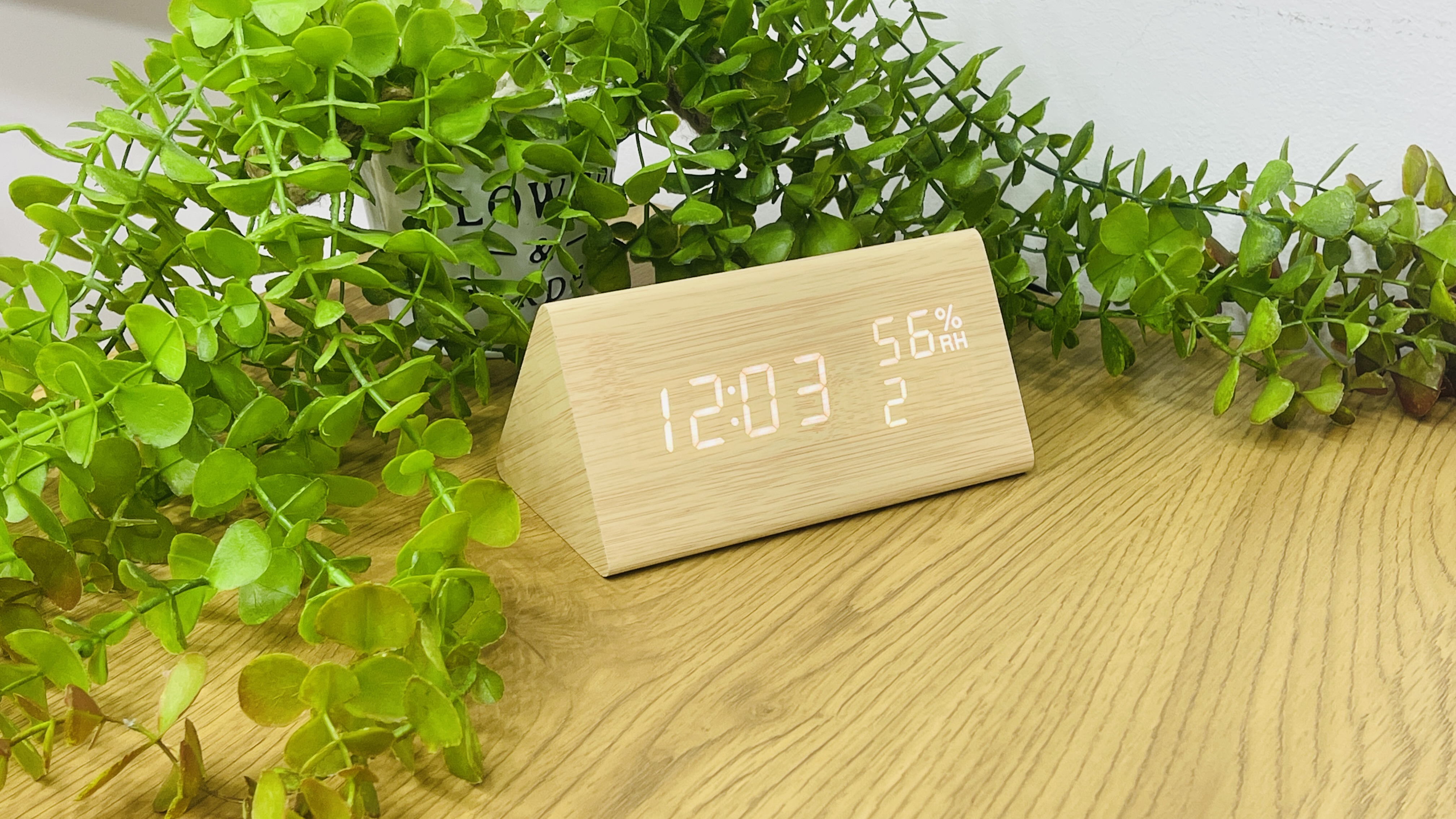 Taxta Dizaynlı Sarı LED Saat 