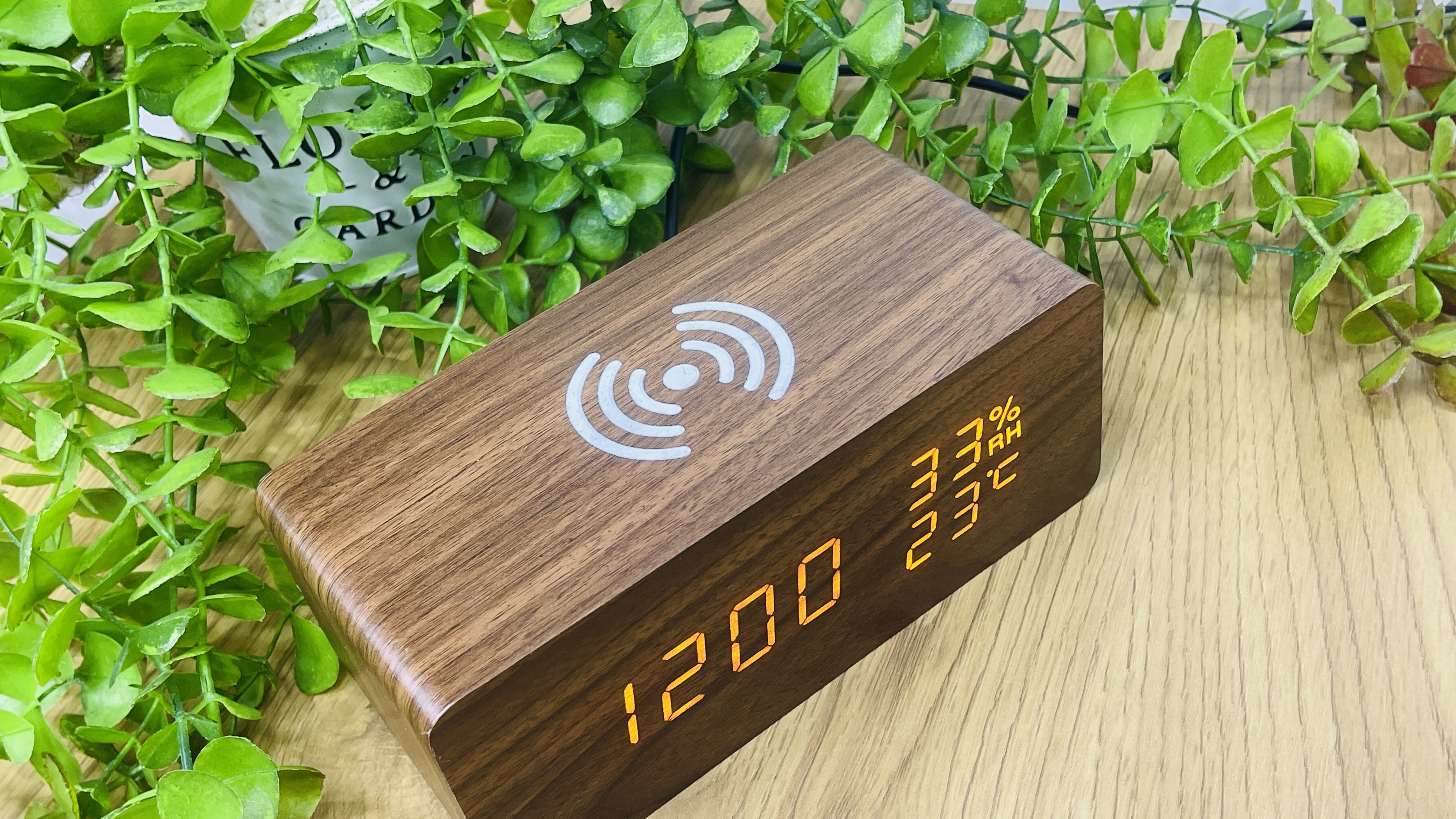 Simsiz Şarjlı Taxta Masaüstü Saat Qəhvəyi