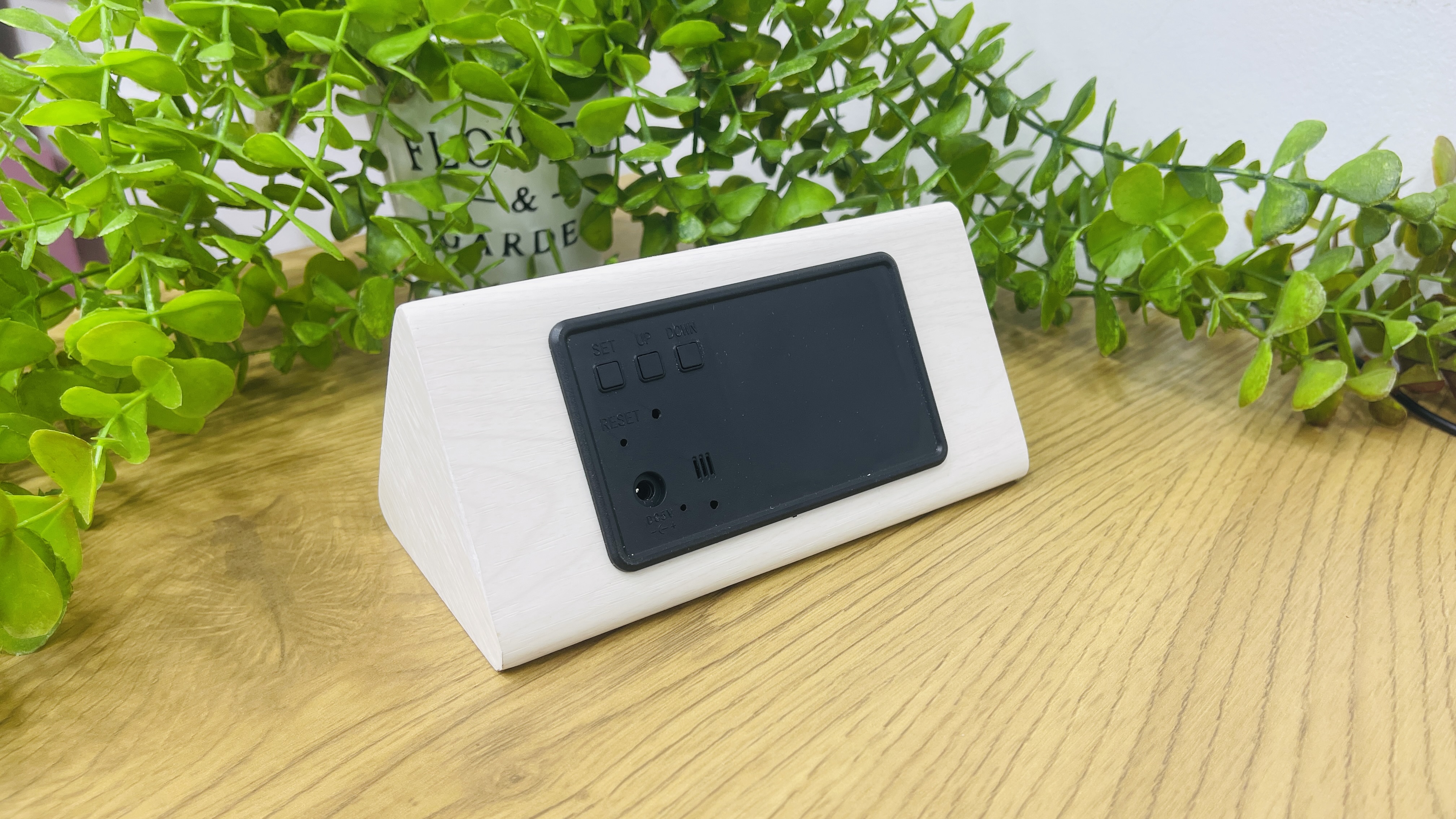 Taxta Dizaynlı Ağ LED Saat