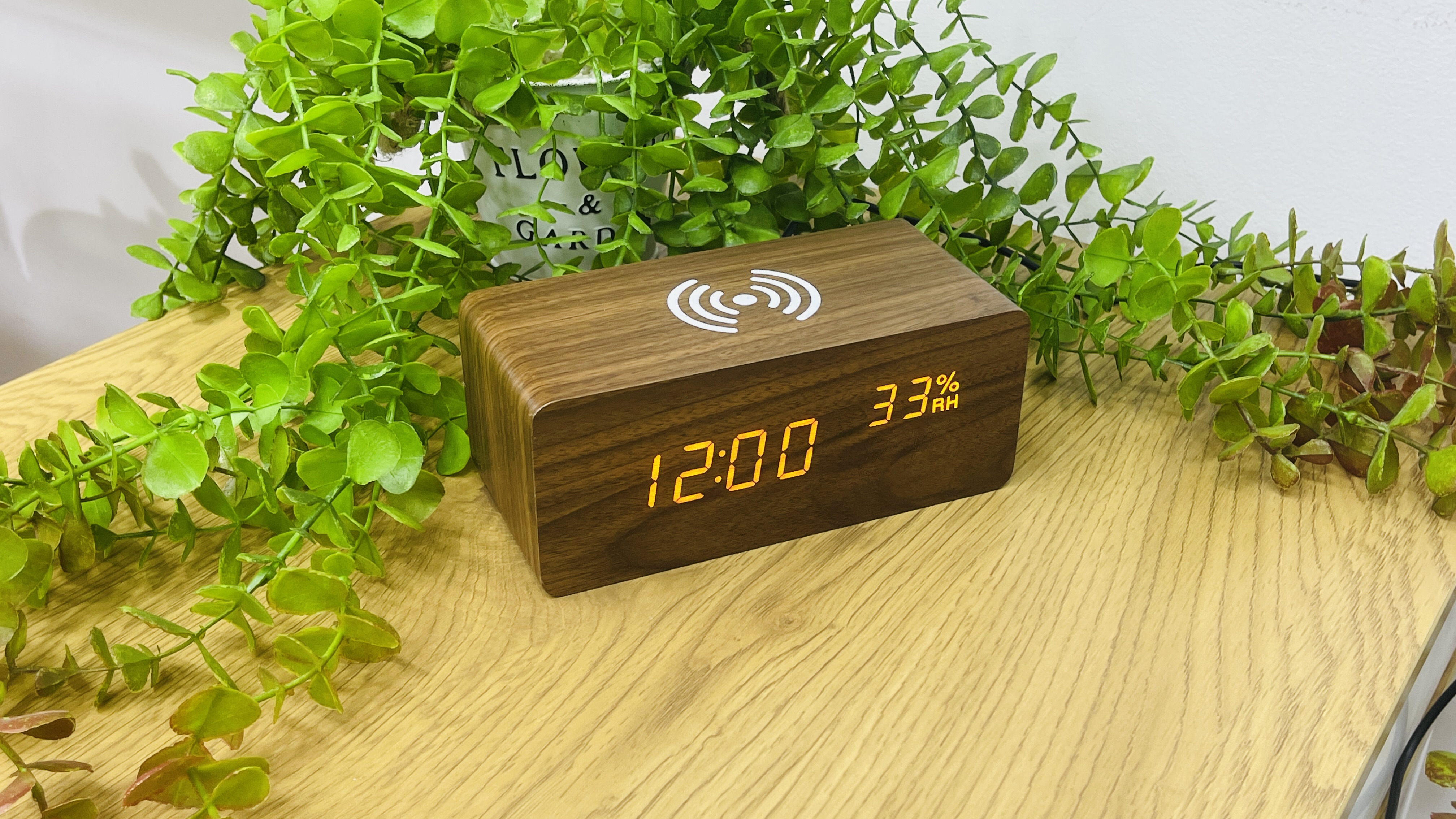 Simsiz Şarjlı Taxta Masaüstü Saat Qəhvəyi