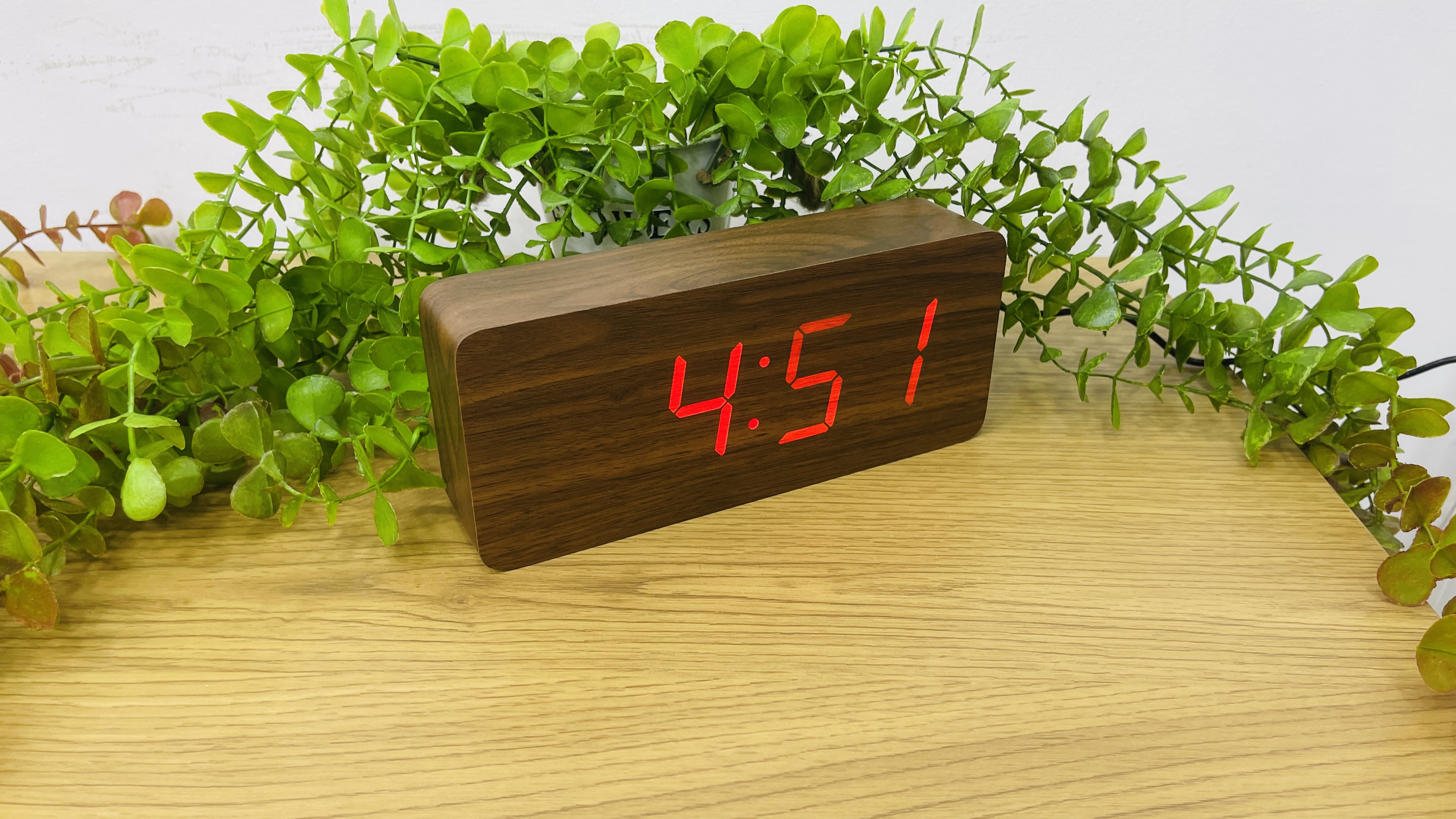 Qəhvəyi Taxta Görünüşlü LED Masaüstü Saat 21 Sm