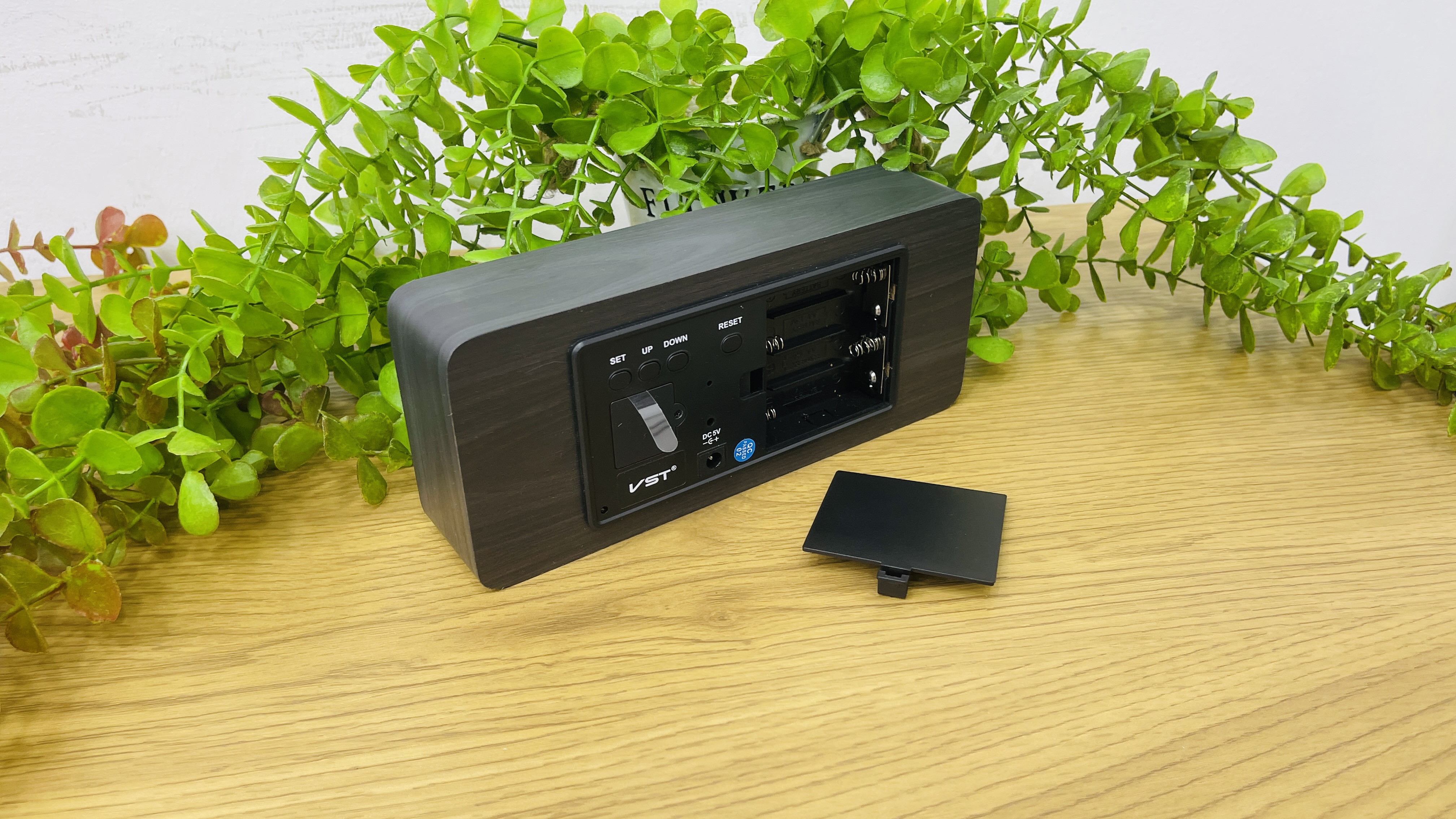 Qara Taxta Görünüşlü LED Masaüstü Saat 21 Sm