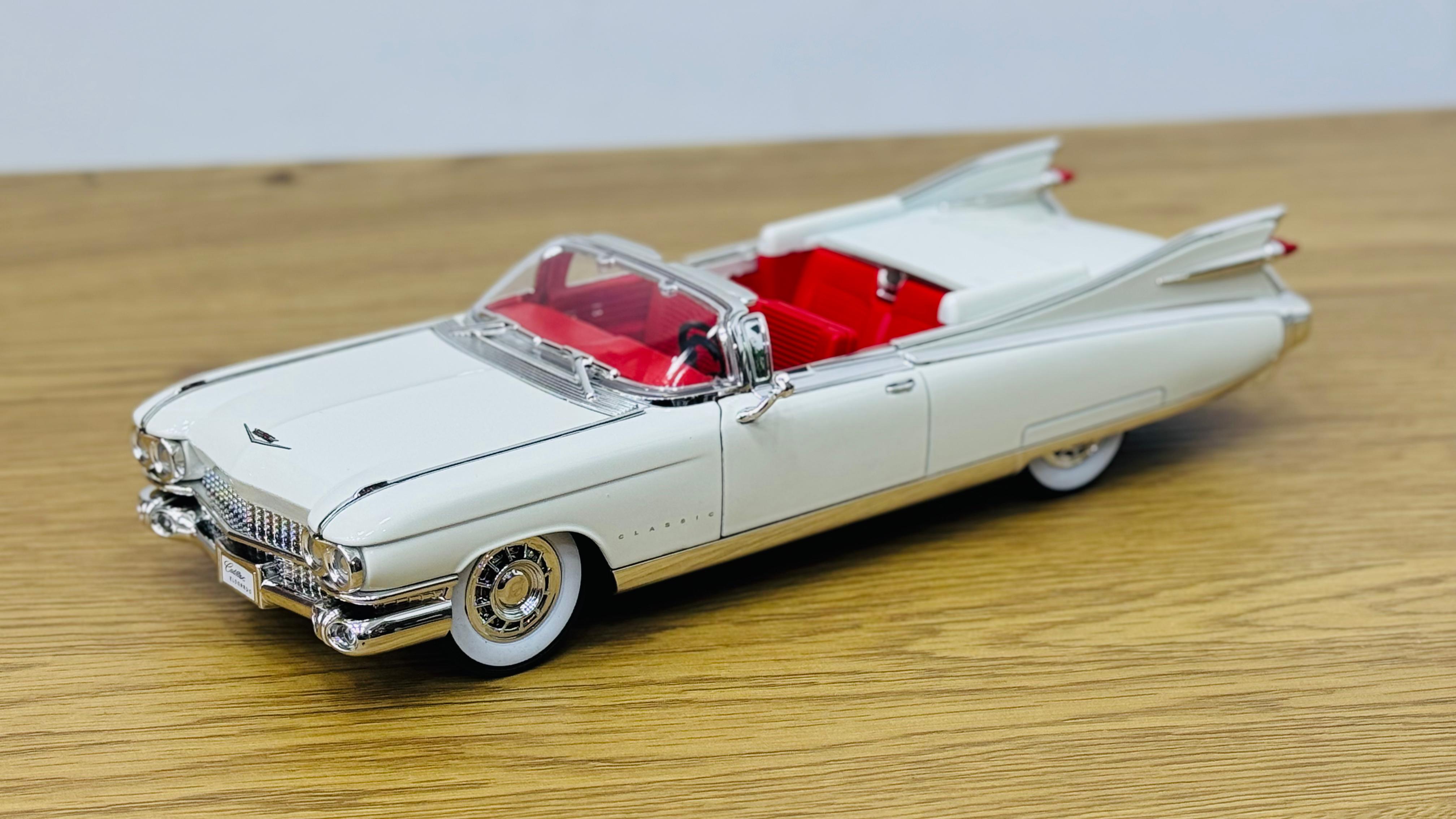 Retro Ağ Cadillac Metal Avtomobil Maketi