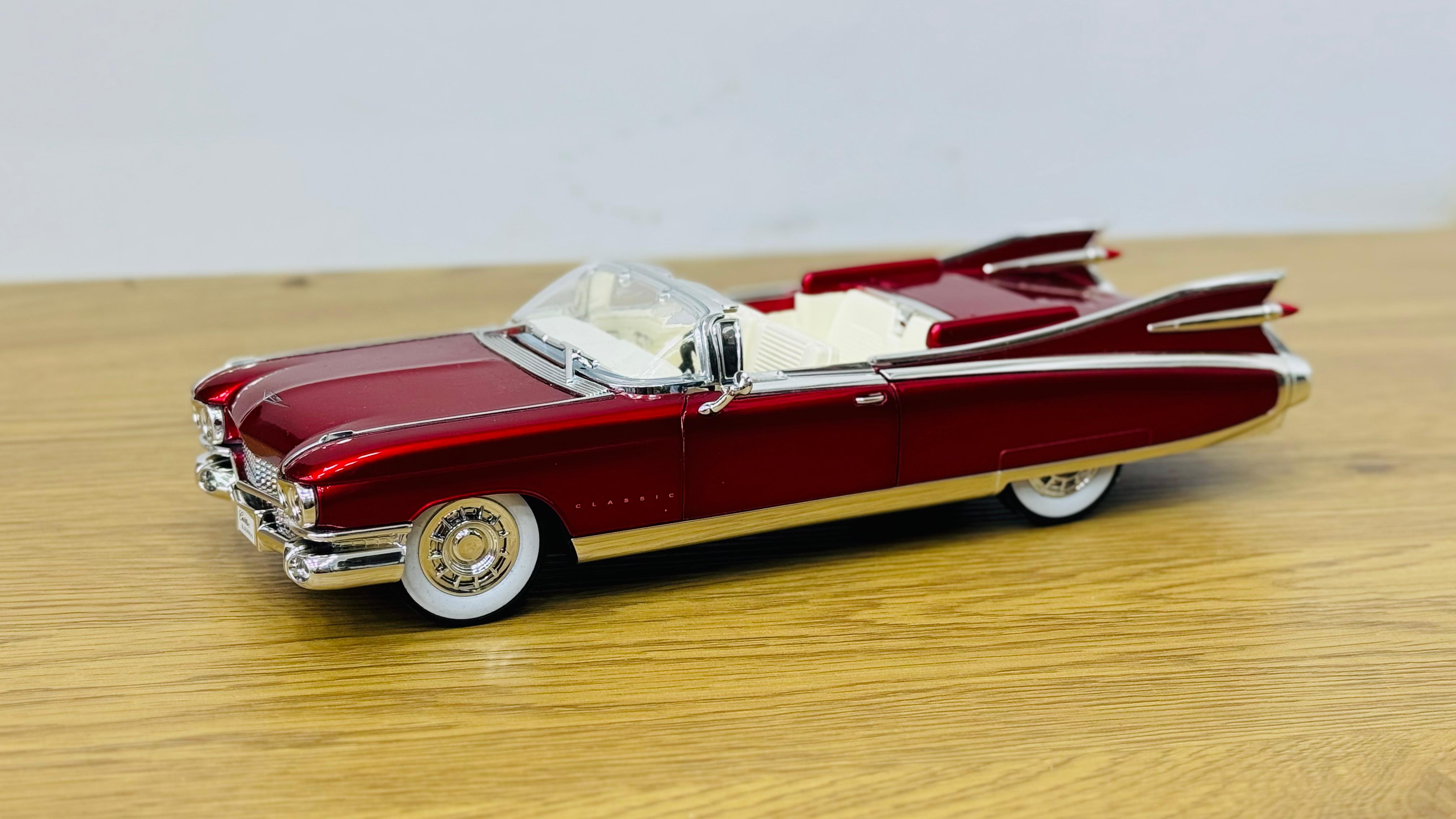 Retro Qırmızı Cadillac Metal Avtomobil Maketi