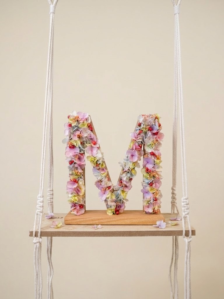 Letra decorativa floral