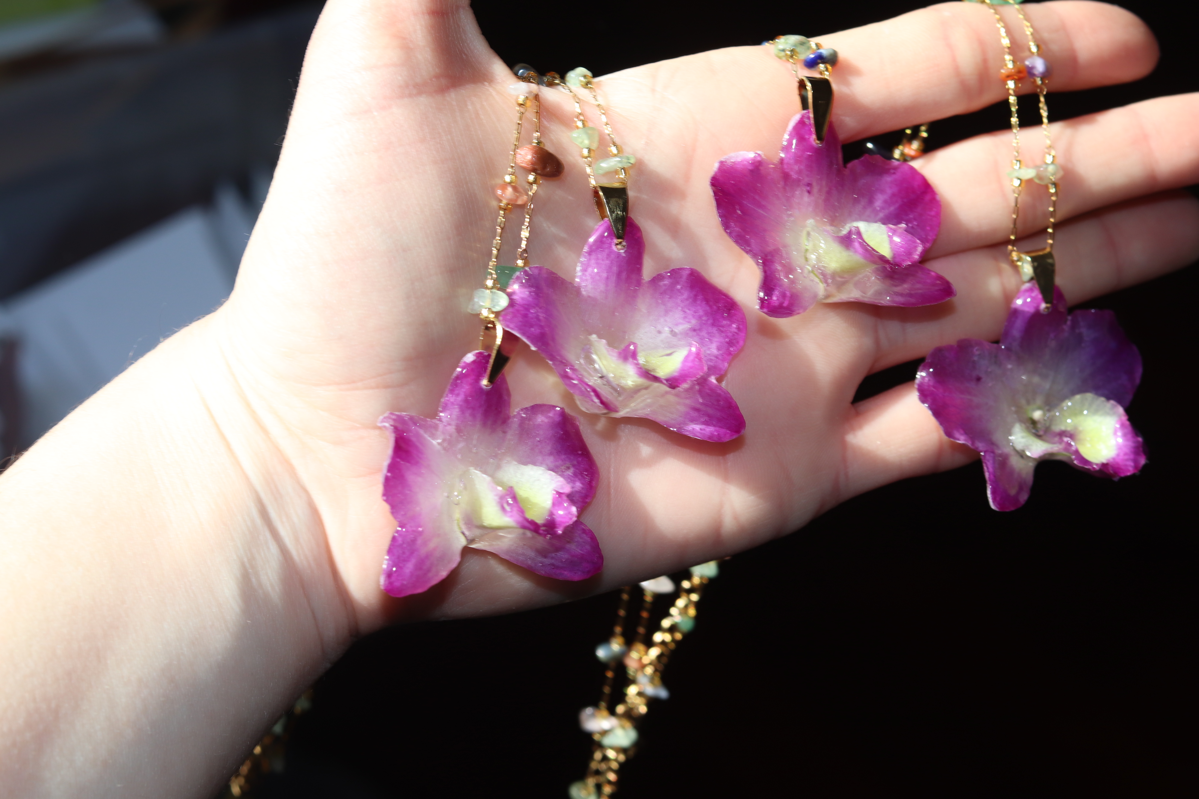 Collar de piedras con orquídea Dendrobium MINI