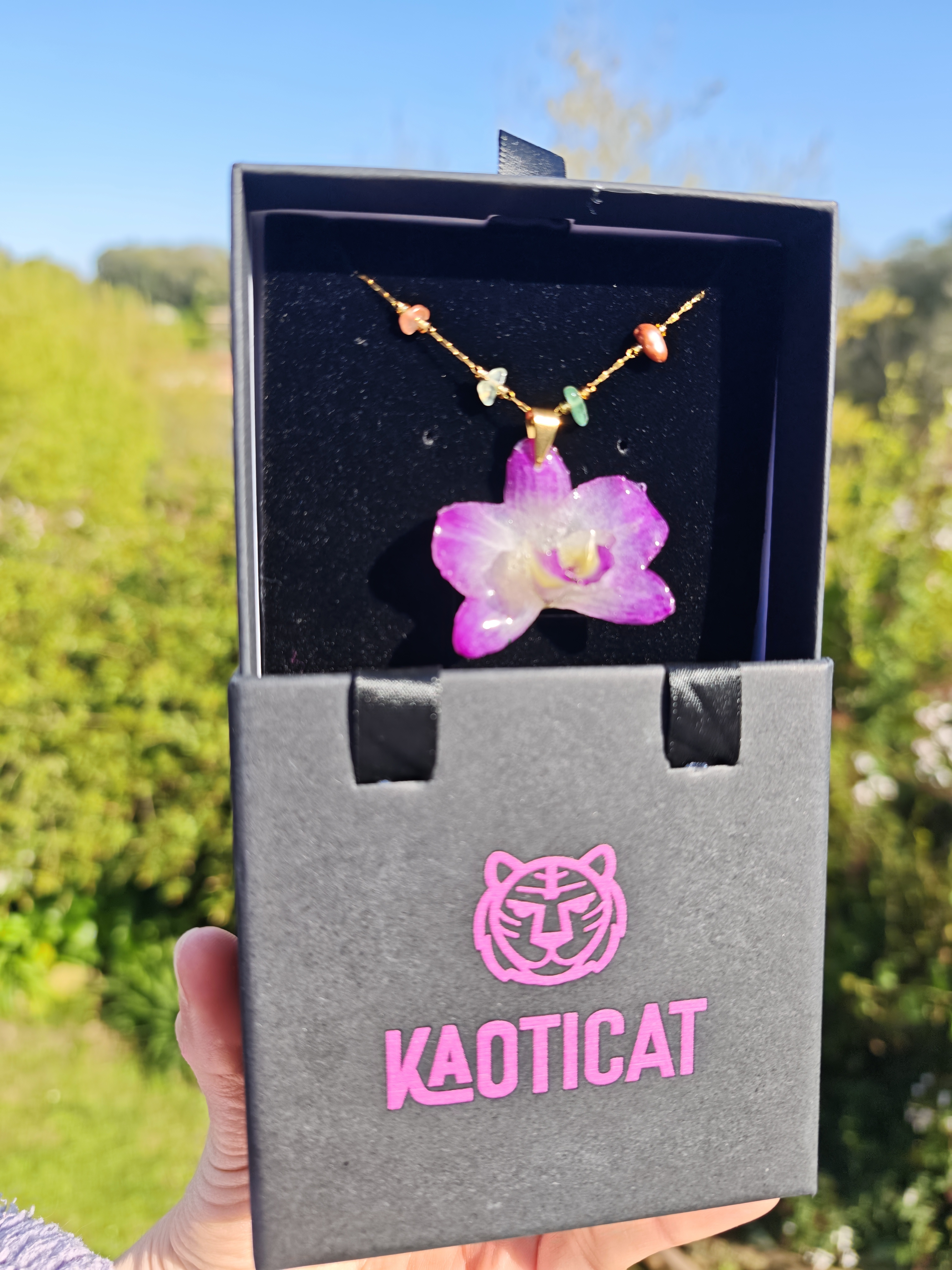 Collar de piedras con orquídea Dendrobium MINI