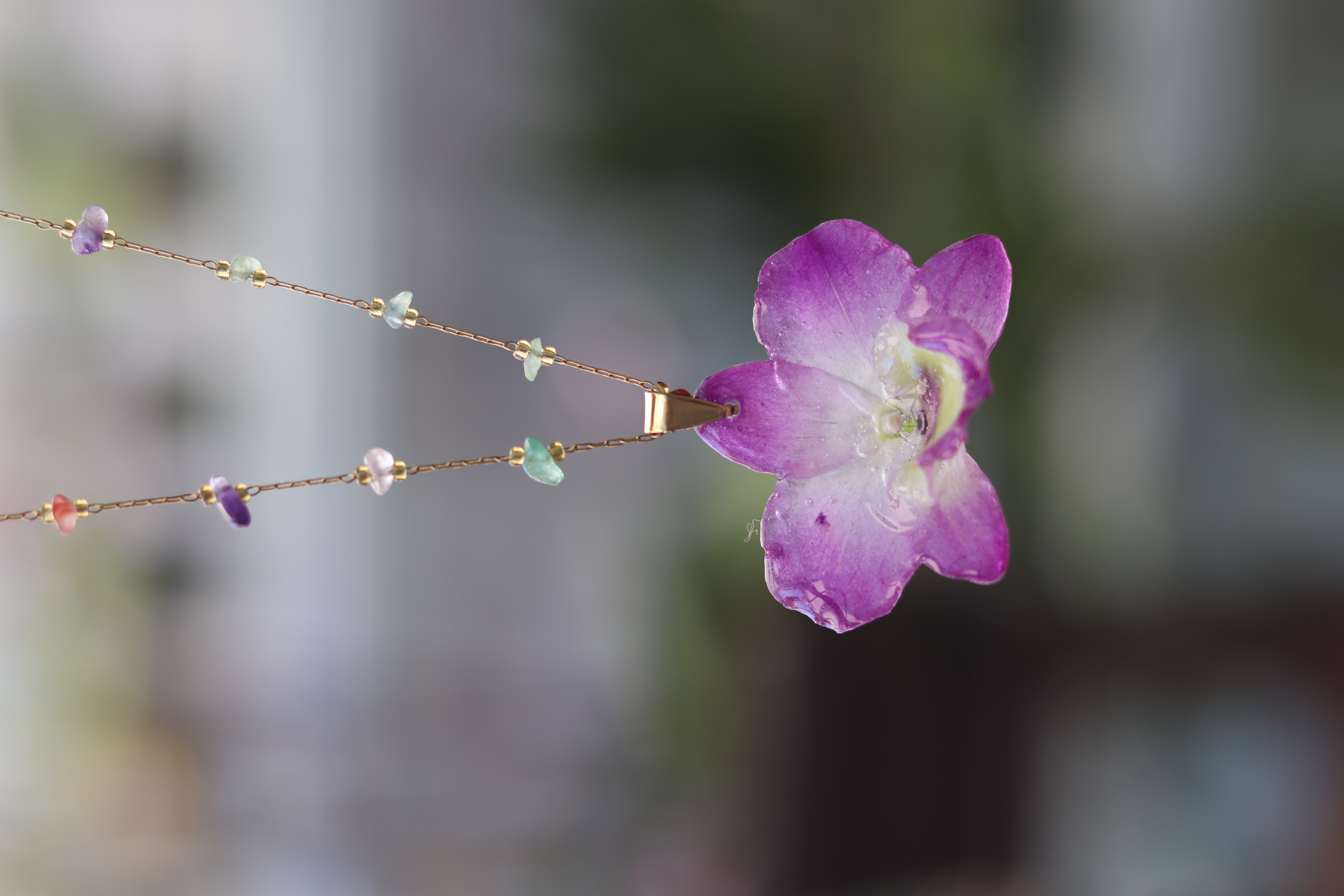 Collar de piedras con orquídea Dendrobium MINI