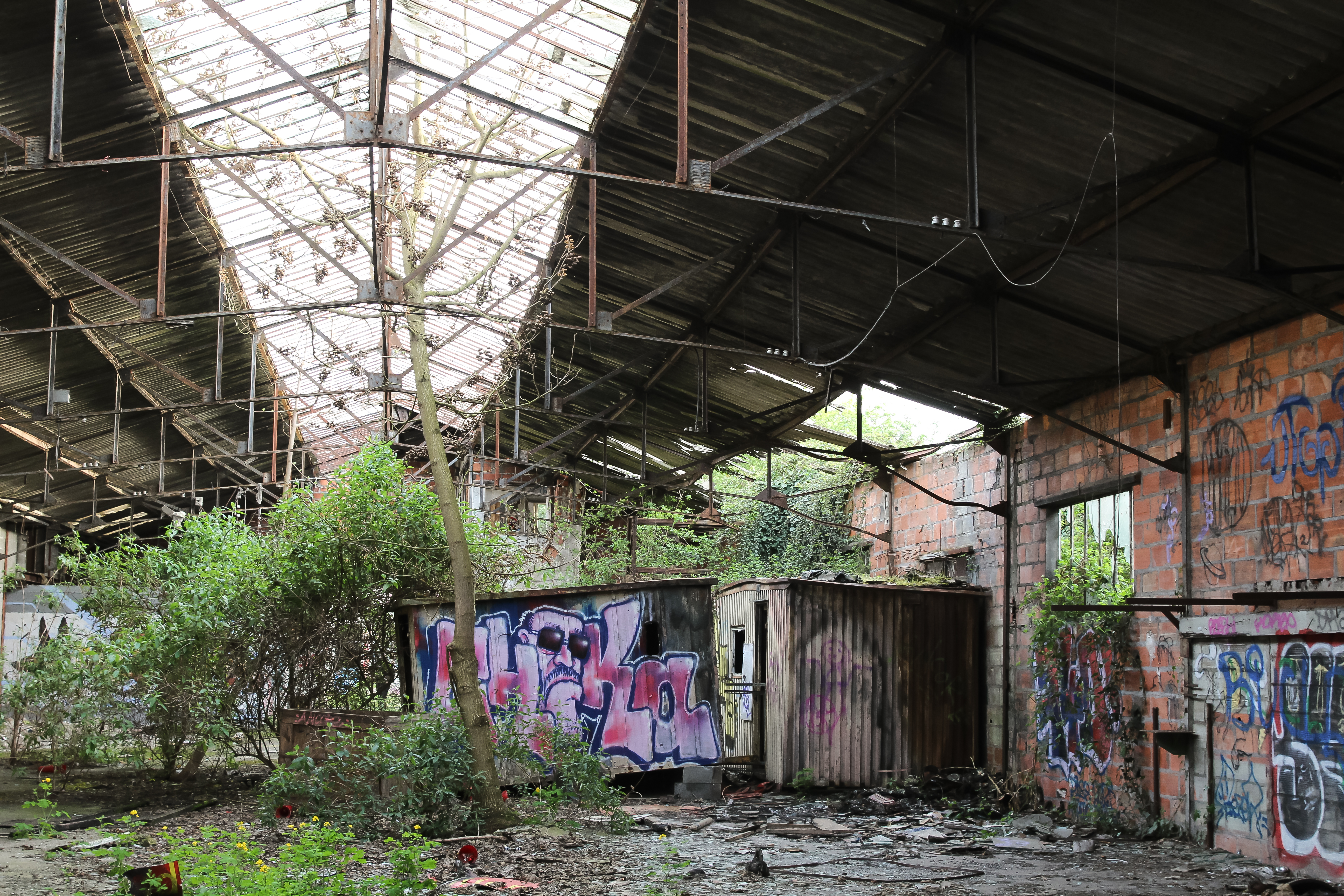 Photo sur toile d'un hangar Industriel Abandonné