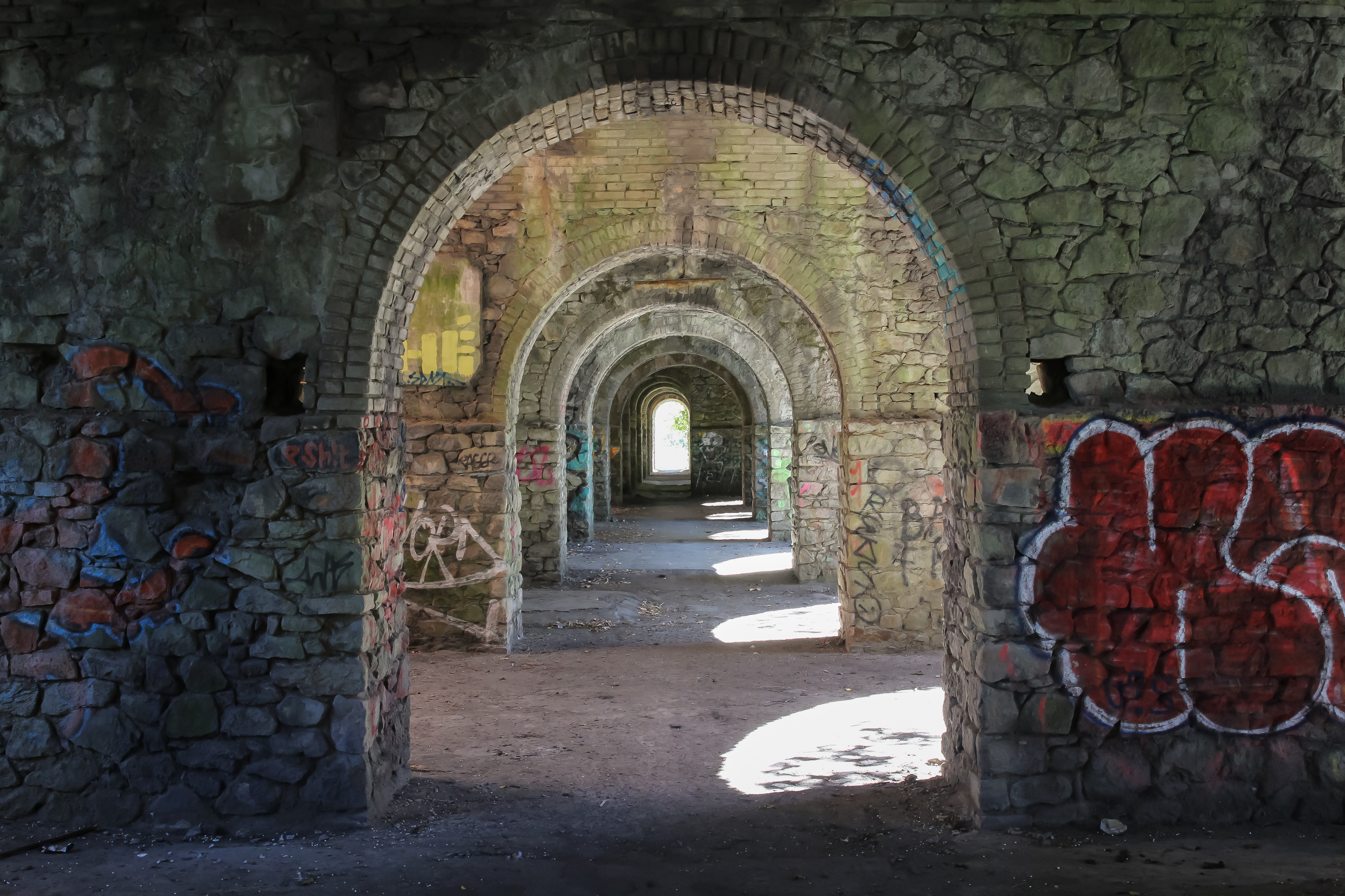 Photo sur toile d'arches en pierre urbaines