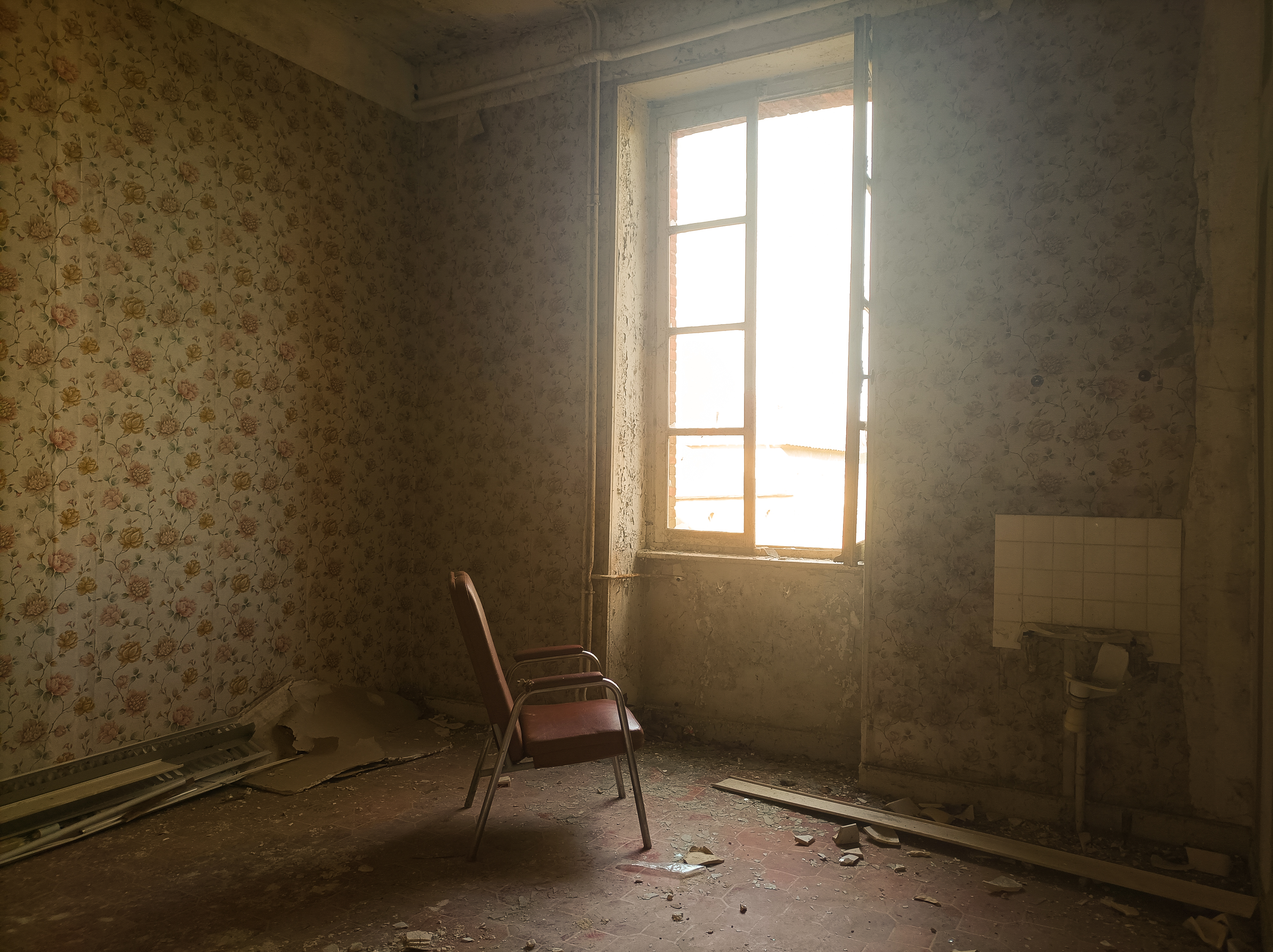 Photo sur toile d'une Chaise rétro dans un hôpital abandonné.