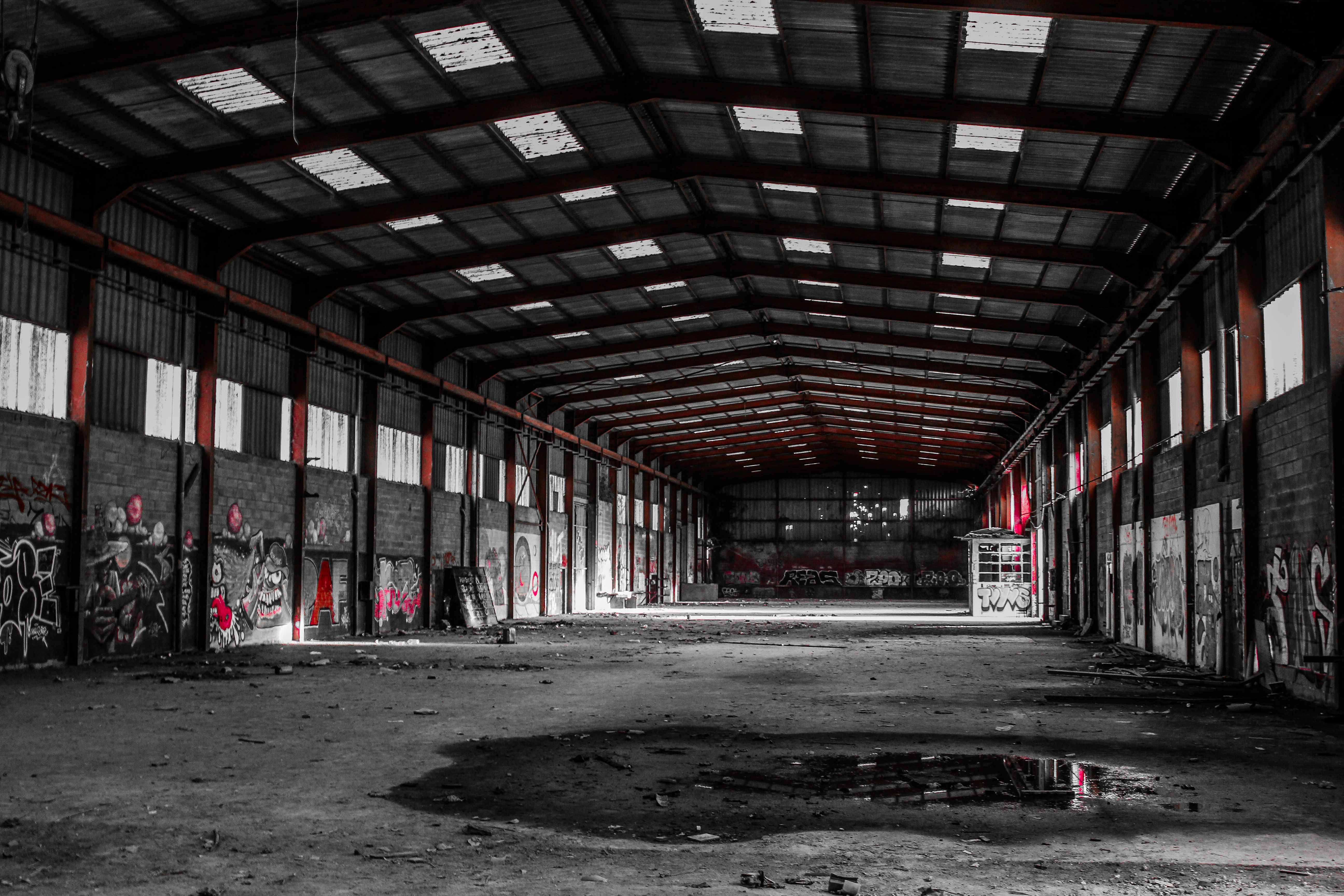 Photo sur toi d'un entrepôt Industriel Spacieux.