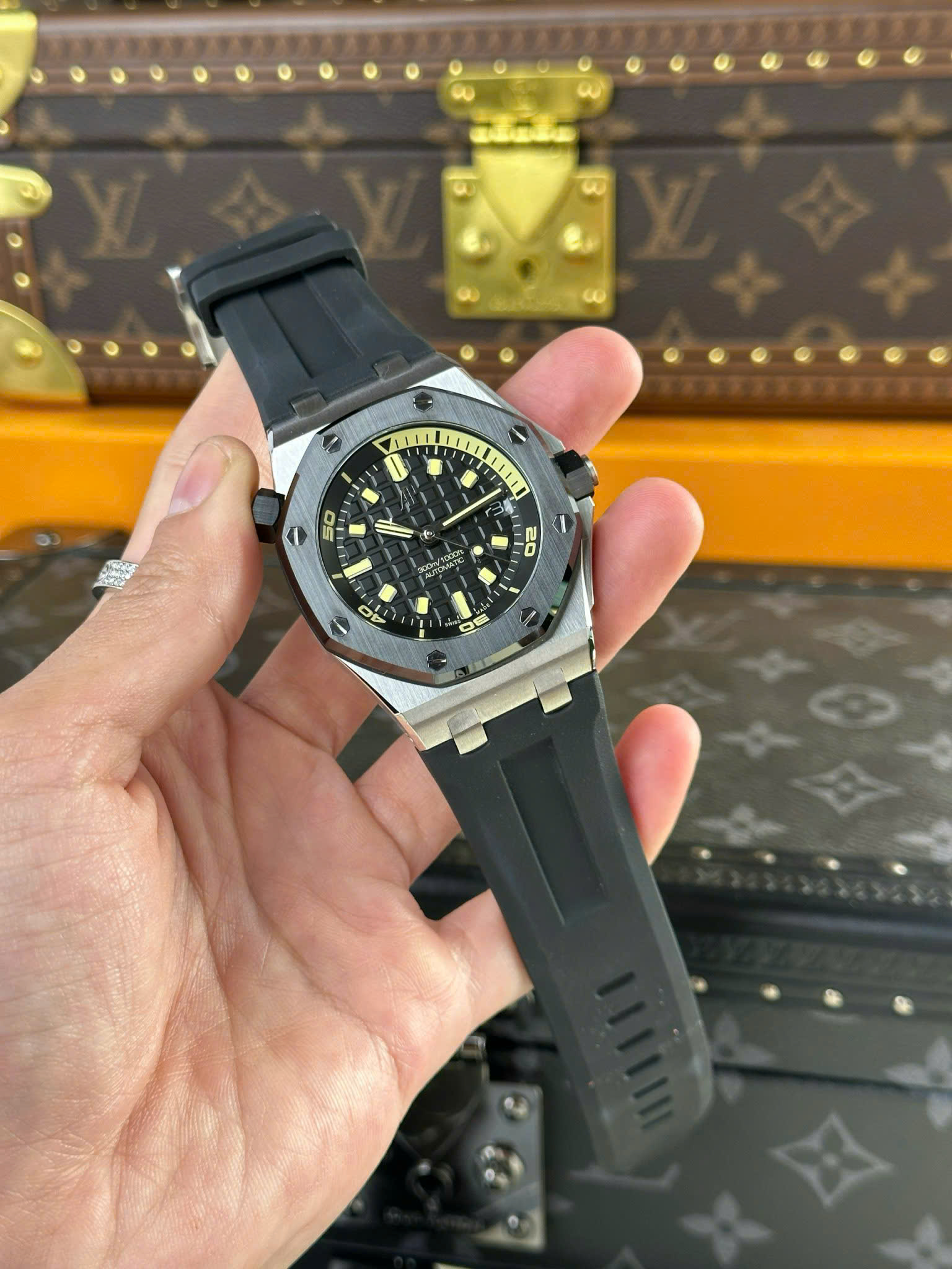 Đồng hồ nam Audemars Piguet Royal Oak Offshore 15720, size 42mm, màu đen