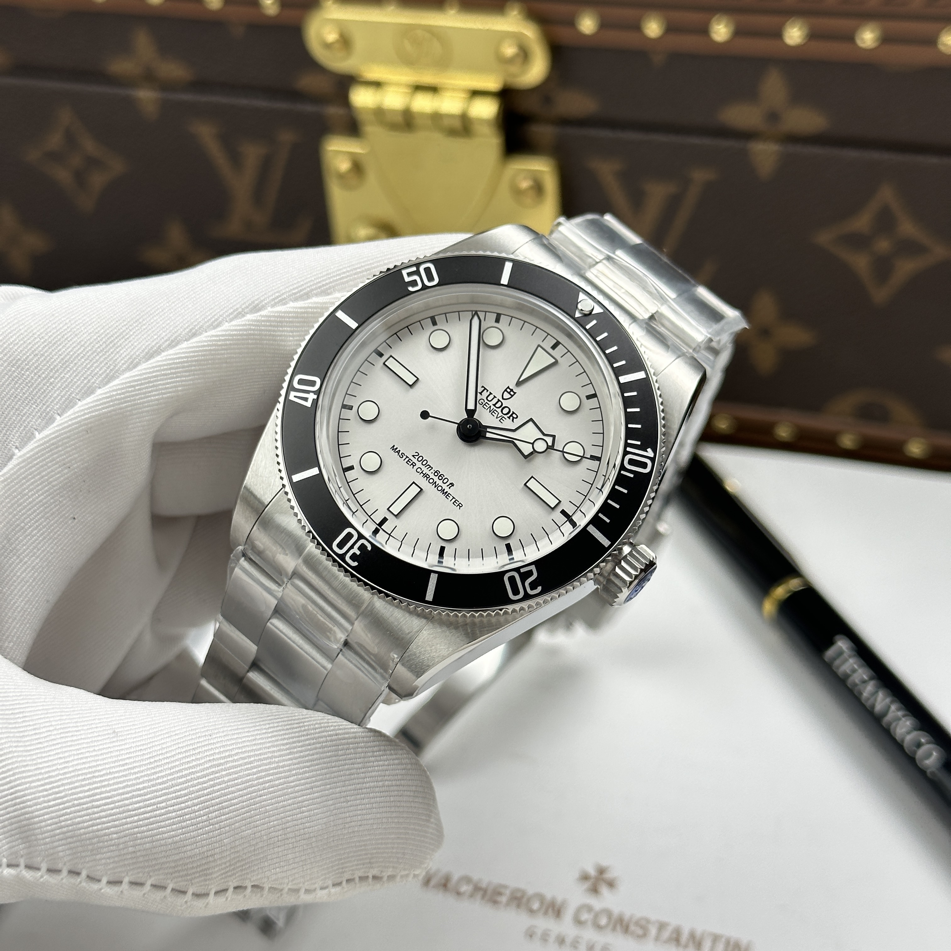 Đồng hồ Tudor Heritage Black Bay 68, size 43mm, Trắng