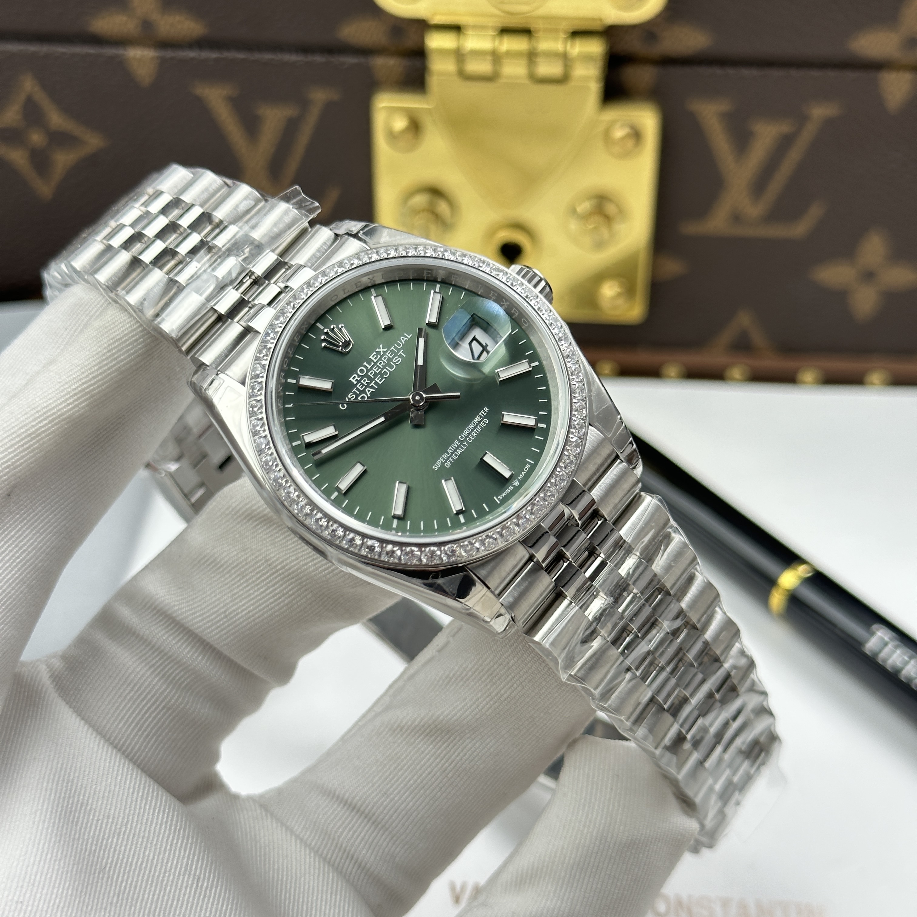 Đồng hồ Rolex Datejust 126334 • Size 41mm • Green Diamond 