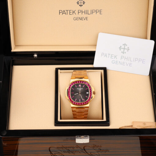 Đồng hồ Patek Philippe Nautilus 5723, bọc vàng hồng 18K đính ruby tổng hợp, Size 40mm