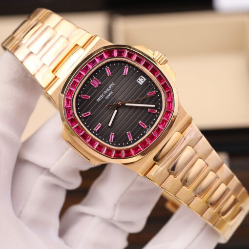 Đồng hồ Patek Philippe Nautilus 5723, bọc vàng hồng 18K đính ruby tổng hợp, Size 40mm