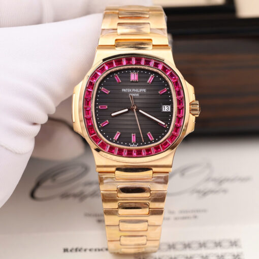 Đồng hồ Patek Philippe Nautilus 5723, bọc vàng hồng 18K đính ruby tổng hợp, Size 40mm