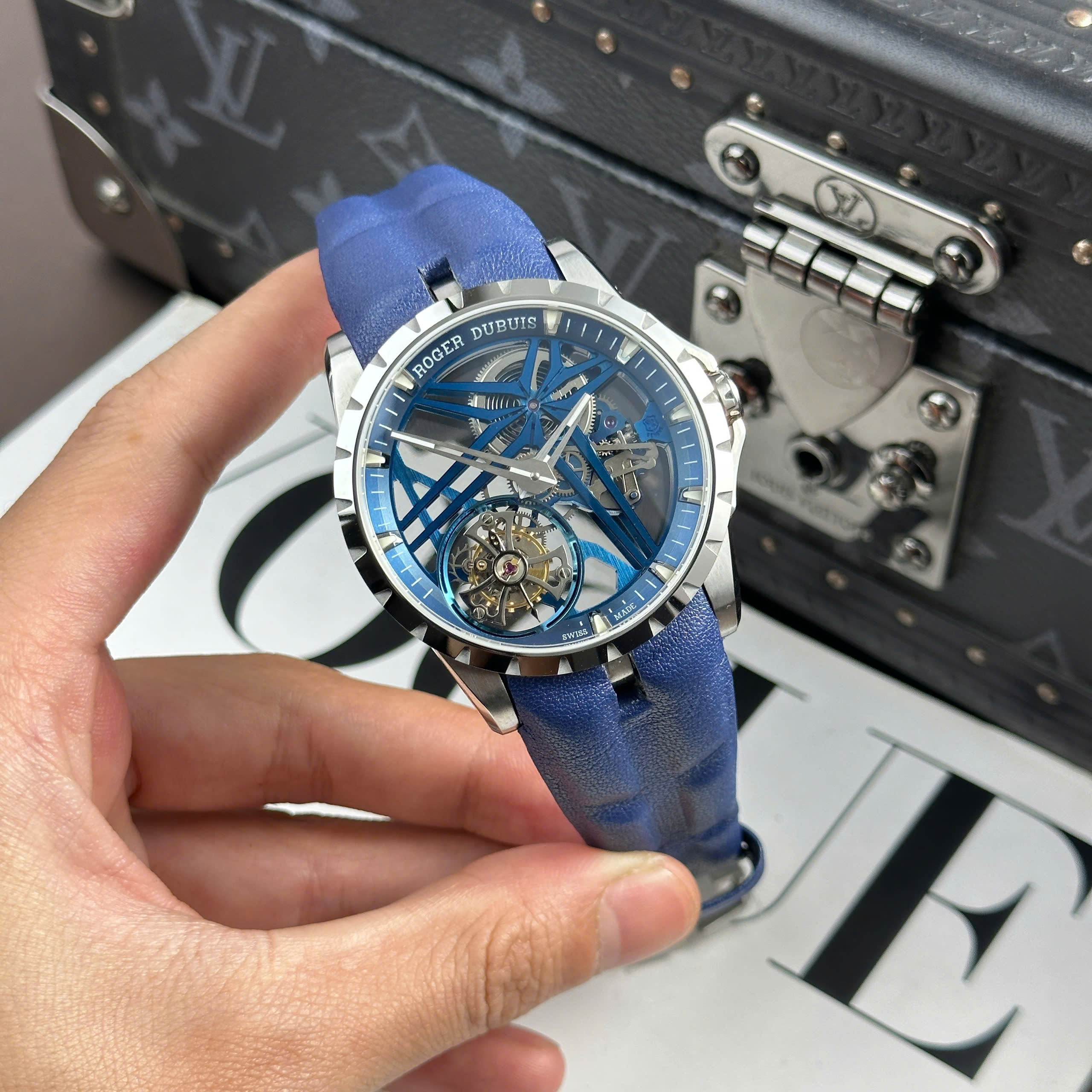Đồng hồ Roger Dubuis Excalibur Monotourbillon RDDBEX0838, size 42mm, Xanh